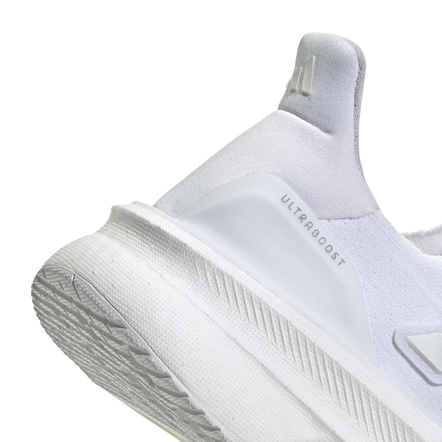 a/d/adidas_id8848_8_footwear_photography_detail_view_1_white.jpg