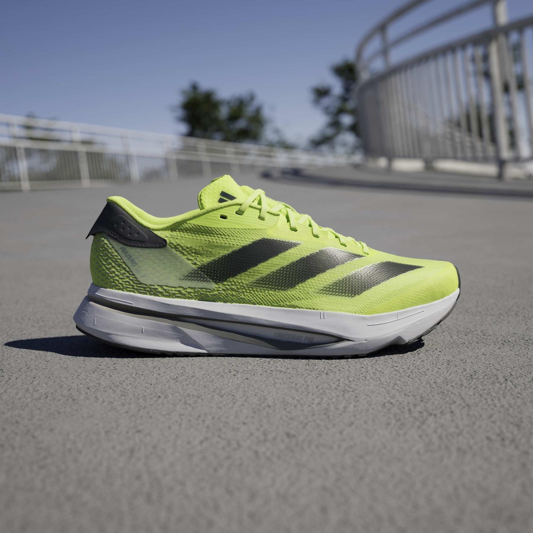 product/a/d/adidas_ie1054_15_footwear_photography_heromrktng_view_3-nw091625.jpg