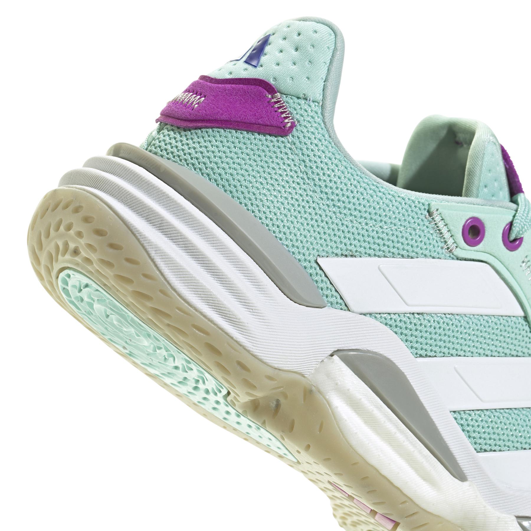 product/a/d/adidas_ie3586_9_footwear_photography_detail_view_2_white-nw071524.jpg