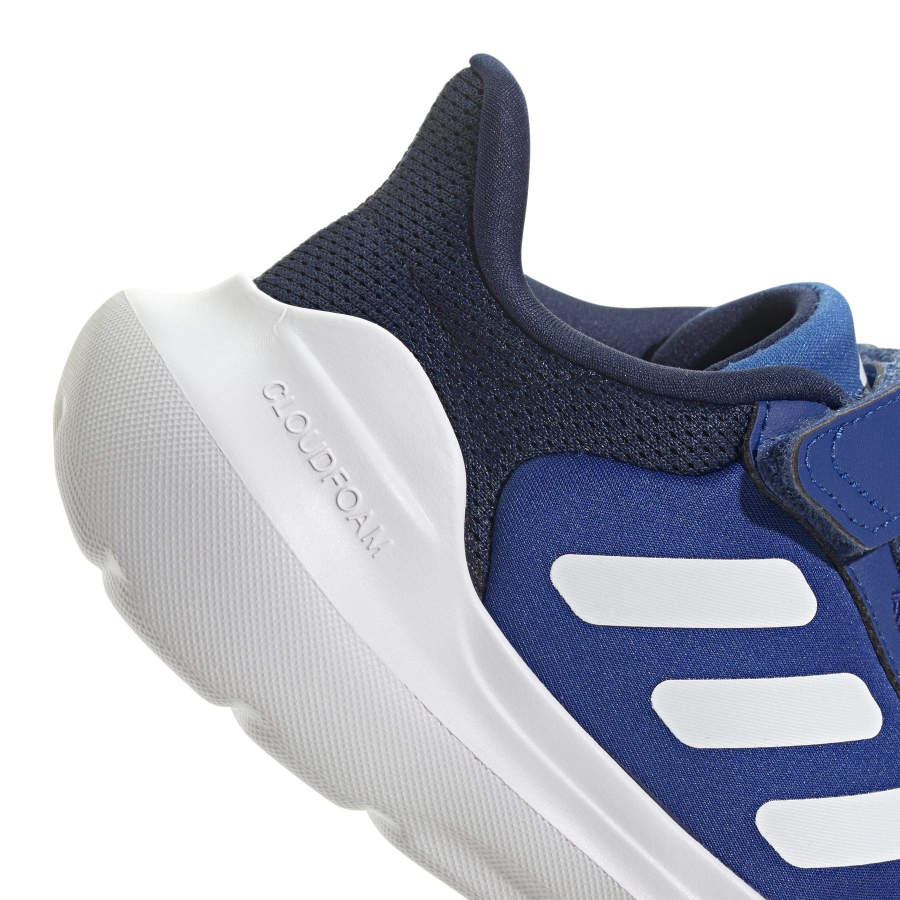 product/a/d/adidas_ie5989_9_footwear_photography_detail_view_2_white.jpg