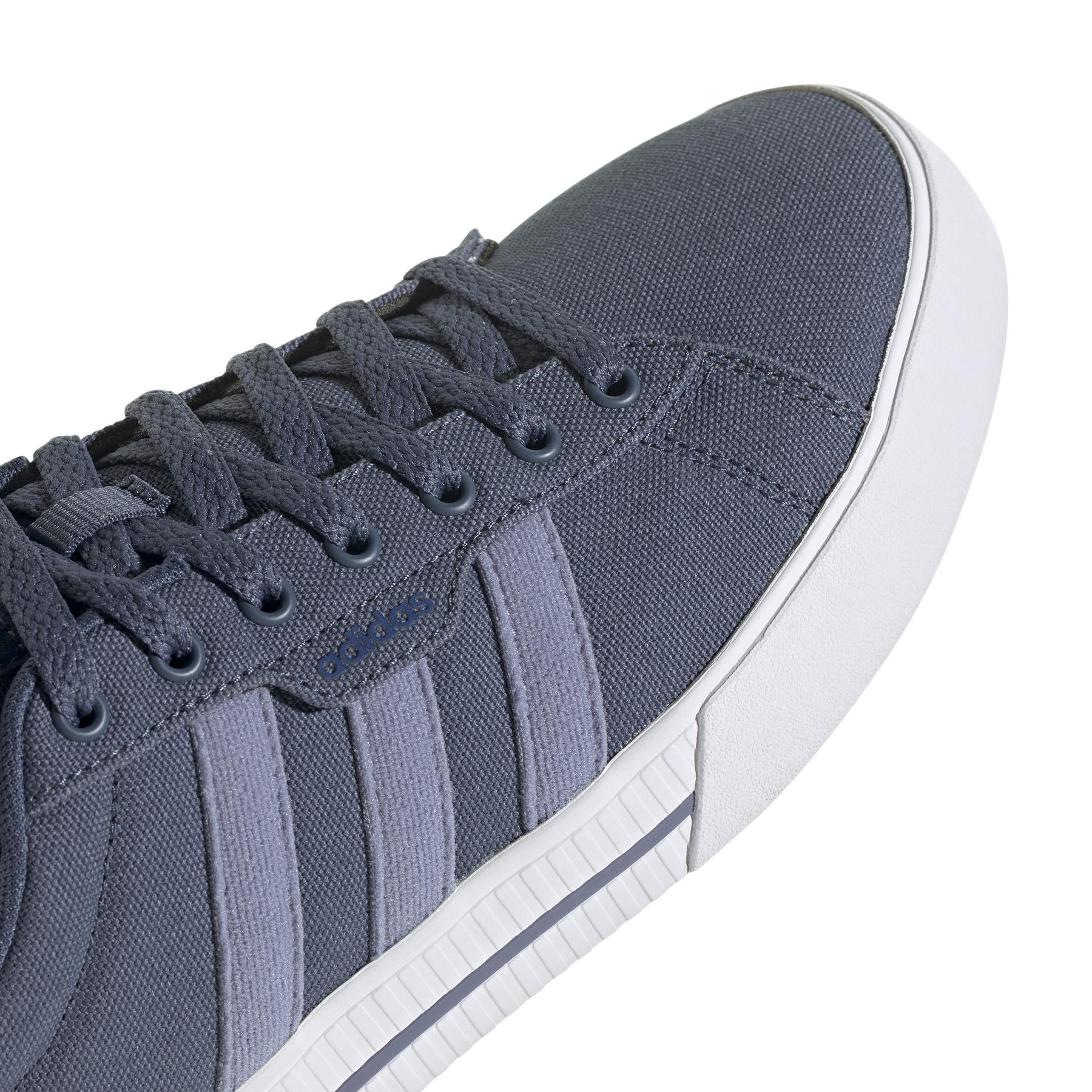 product/a/d/adidas_ie7840_9_footwear_photography_detail_view_2_white.jpg