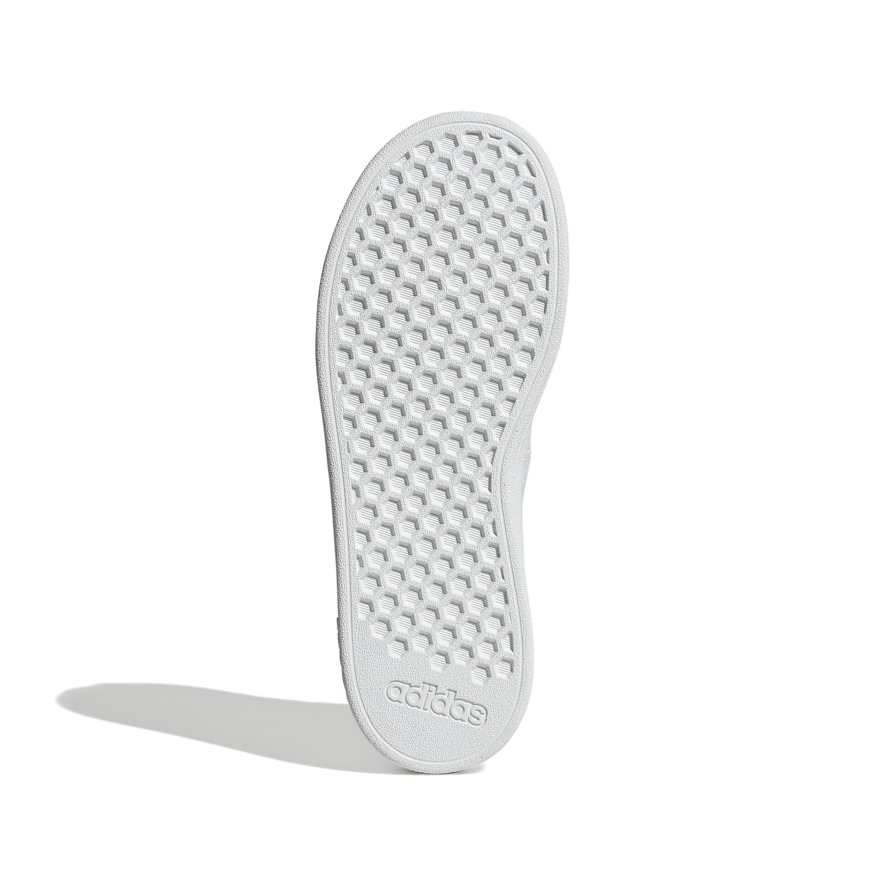 a/d/adidas_ie8688_4_footwear_photography_bottom_view_white.jpg