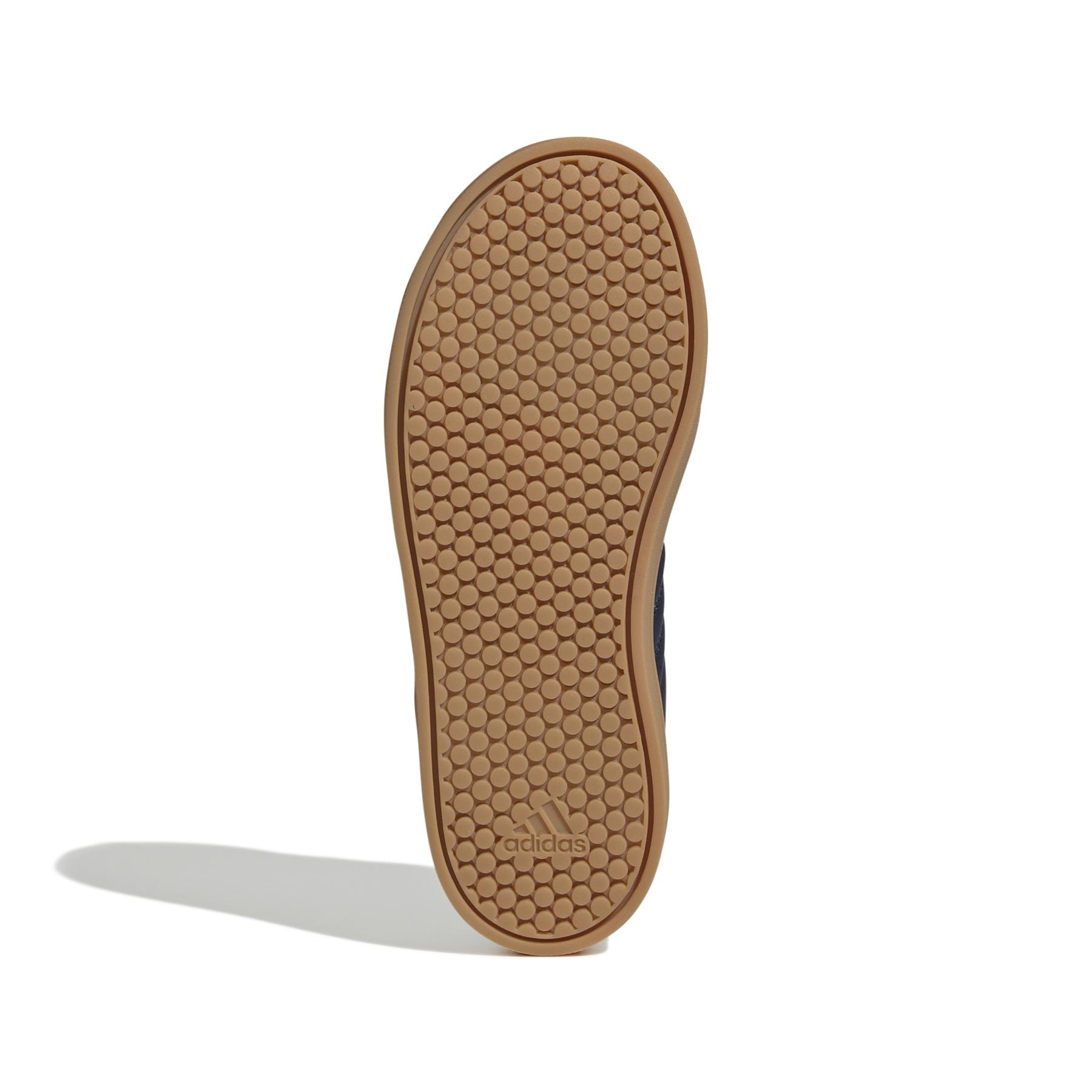 a/d/adidas_ie8884_4_footwear_photography_bottom_view_white.jpg