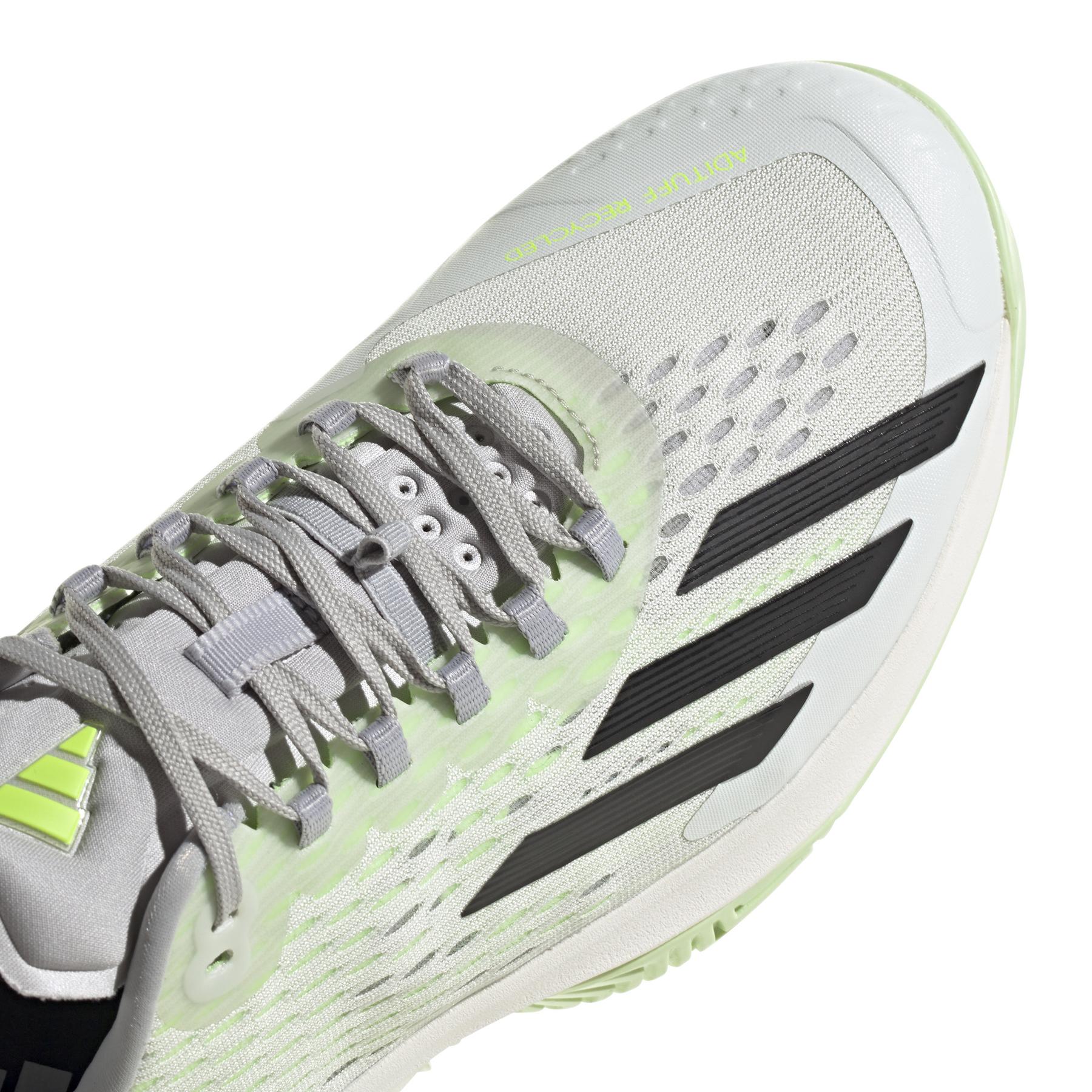 a/d/adidas_if0435_9_footwear_photography_detail_view_2_white-nw040824x.jpg