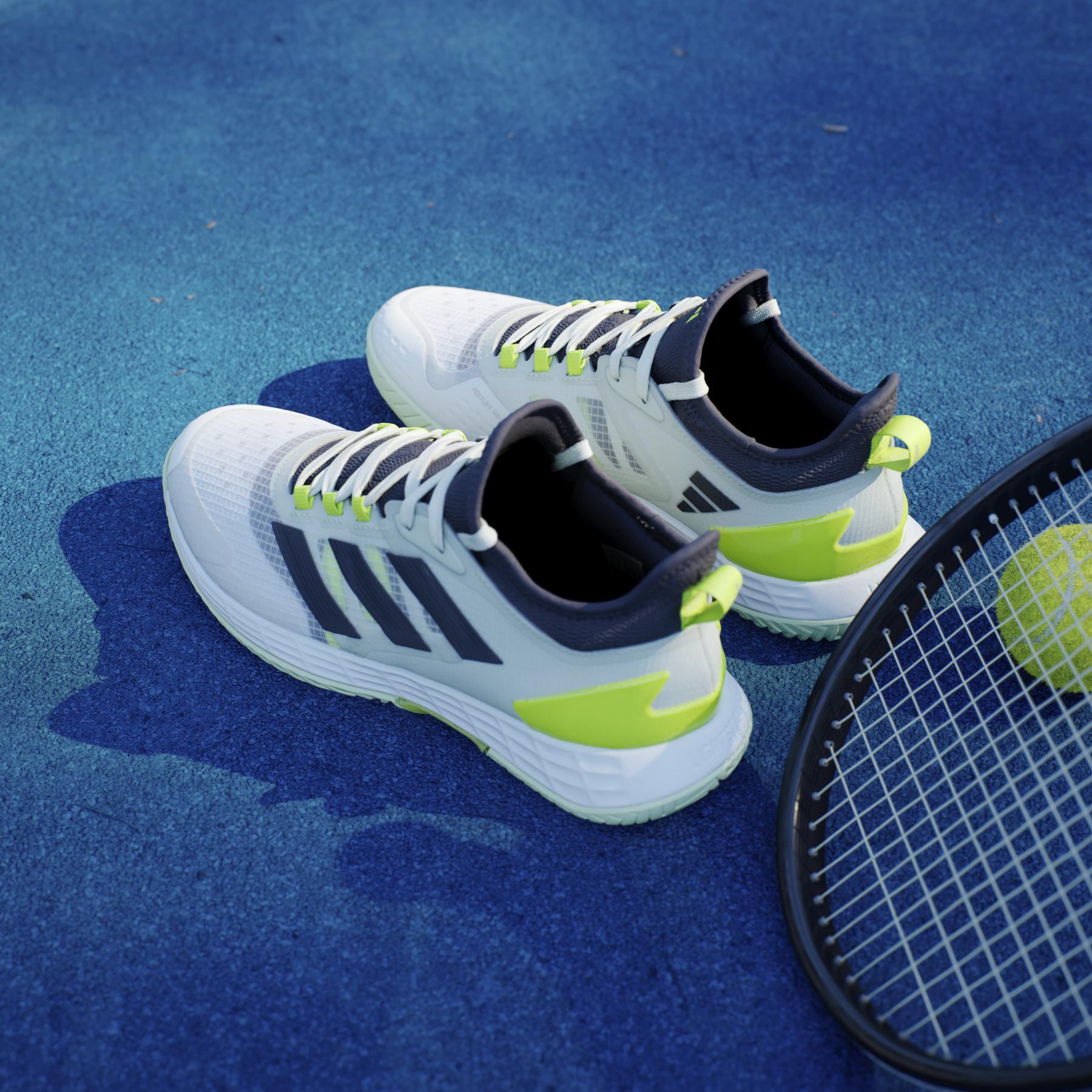 a/d/adidas_if0444_21_footwear_photography_heromrktng_view_6-nw040824x.jpg