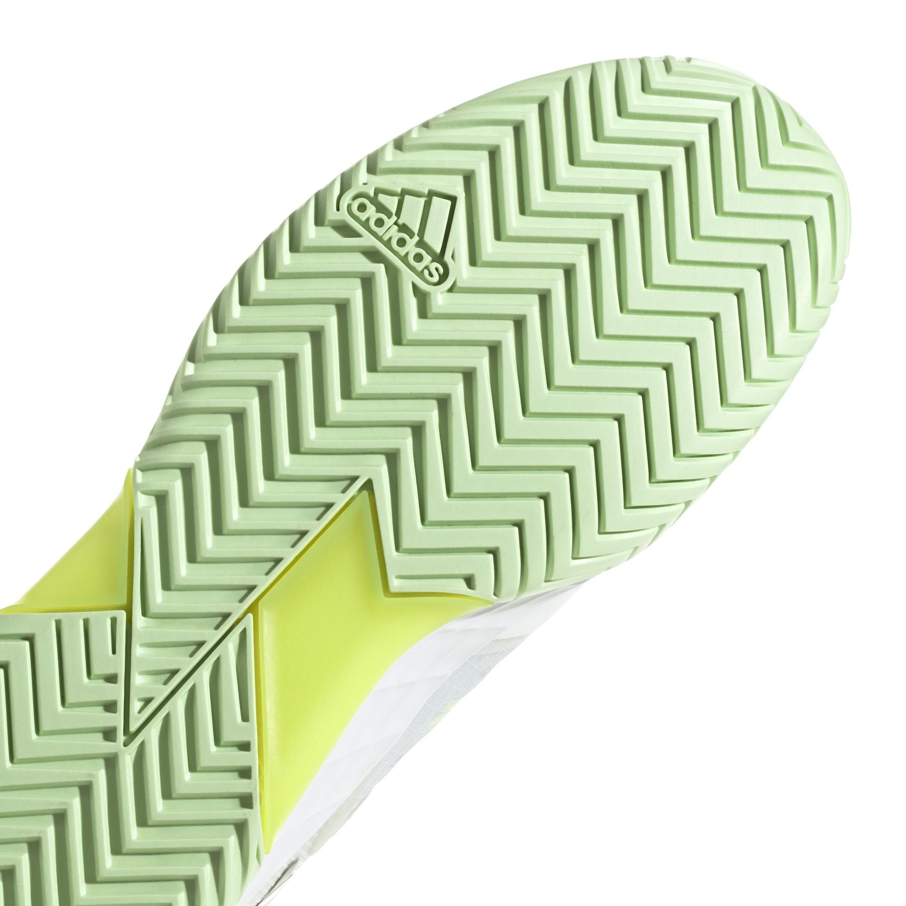 a/d/adidas_if0444_8_footwear_photography_detail_view_1_white-nw040824x.jpg