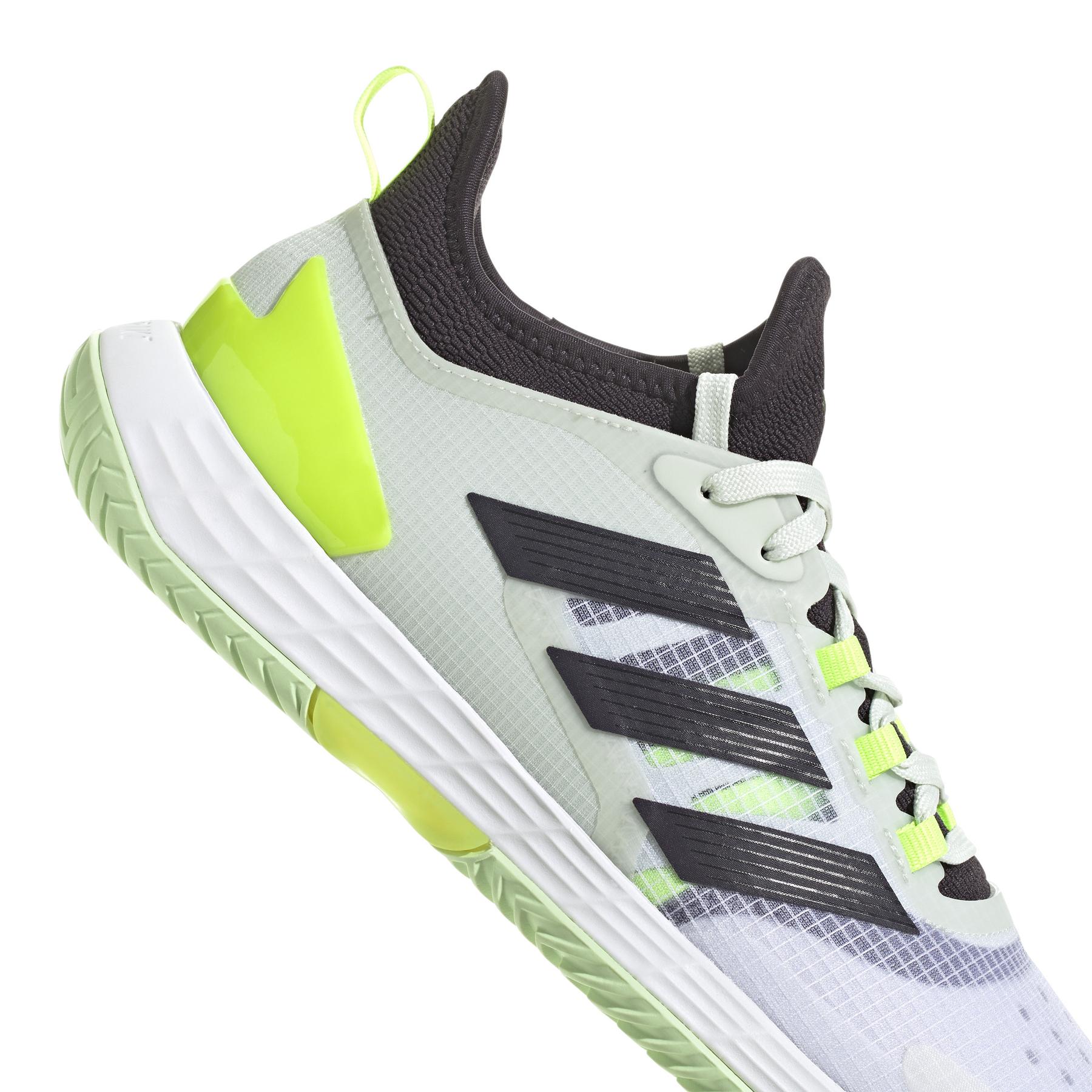 a/d/adidas_if0444_9_footwear_photography_detail_view_2_white-nw040824x.jpg