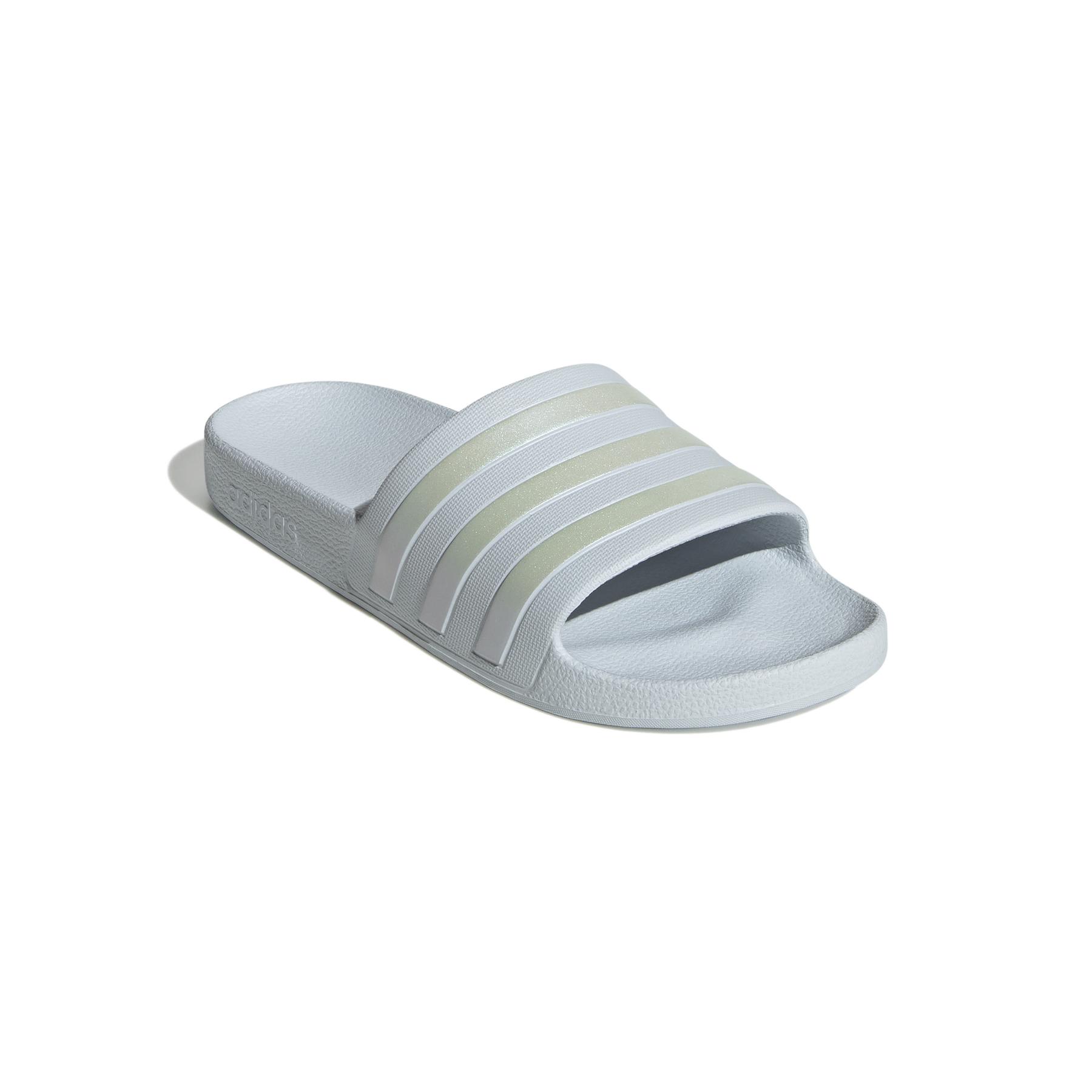 product/a/d/adidas_if0894_6_footwear_photography_front_lateral_top_view_white.jpg