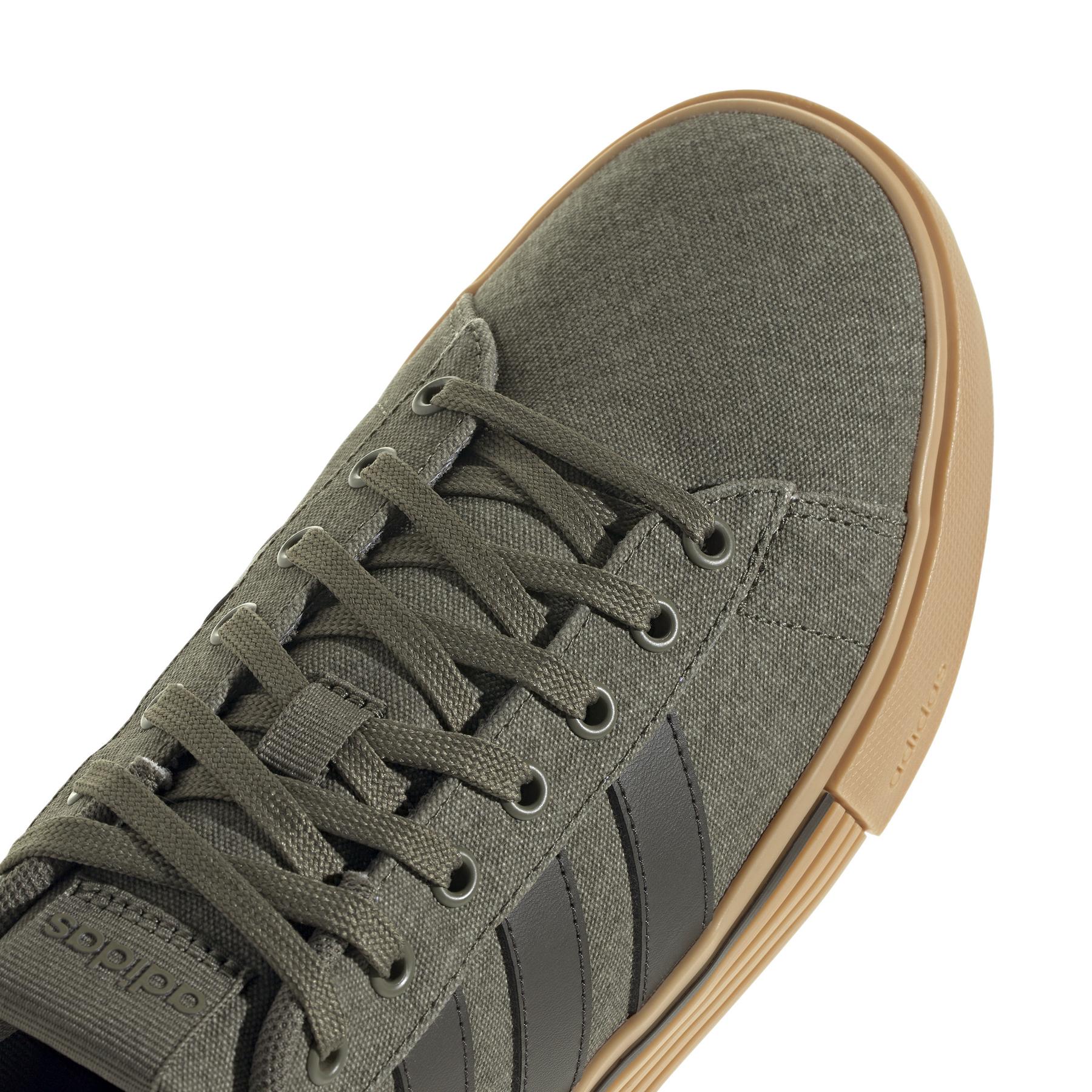a/d/adidas_if4494_9_footwear_photography_detail_view_2_white.jpg