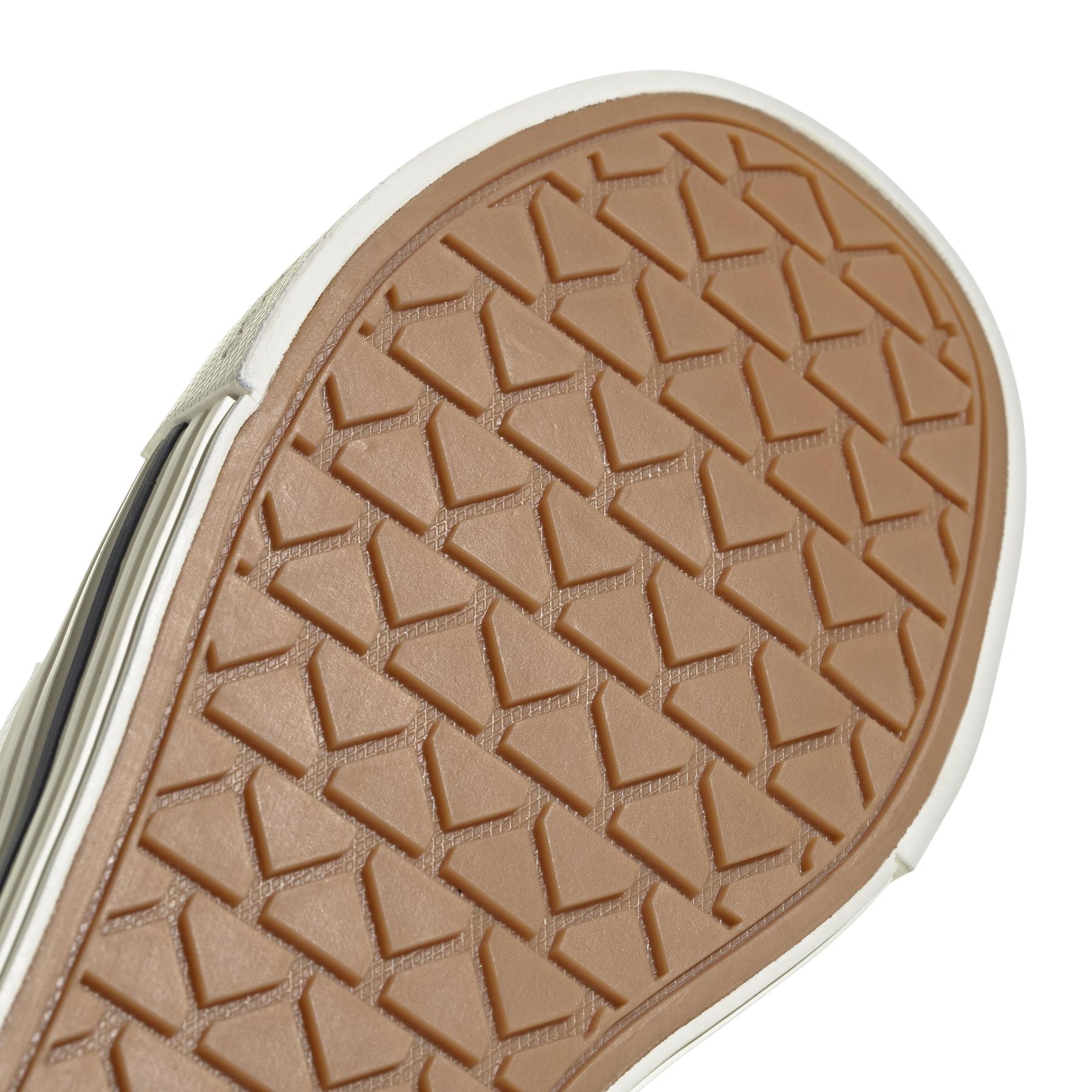 a/d/adidas_if4503_8_footwear_photography_detail_view_1_white.jpg