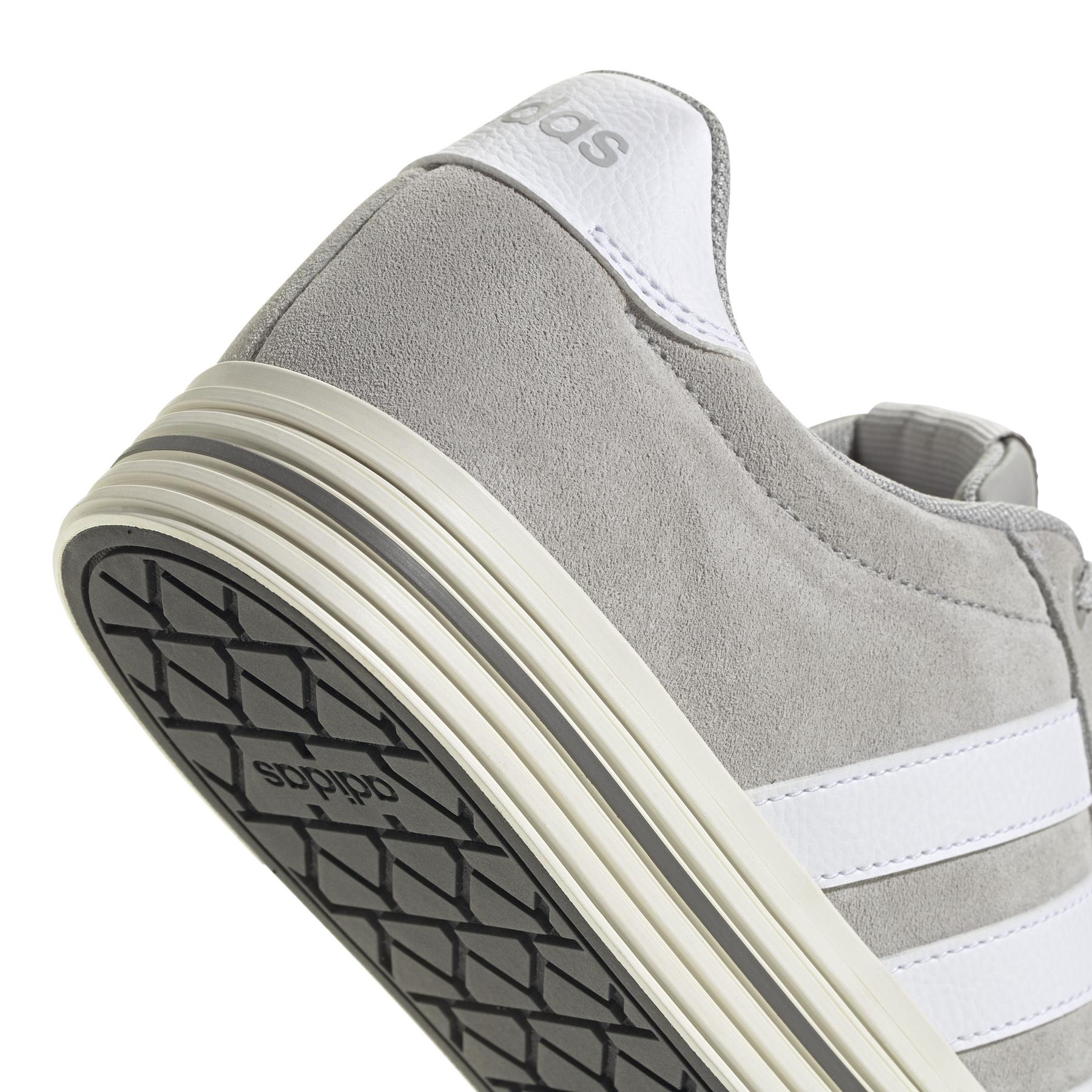 a/d/adidas_if4504_9_footwear_photography_detail_view_2_white.jpg