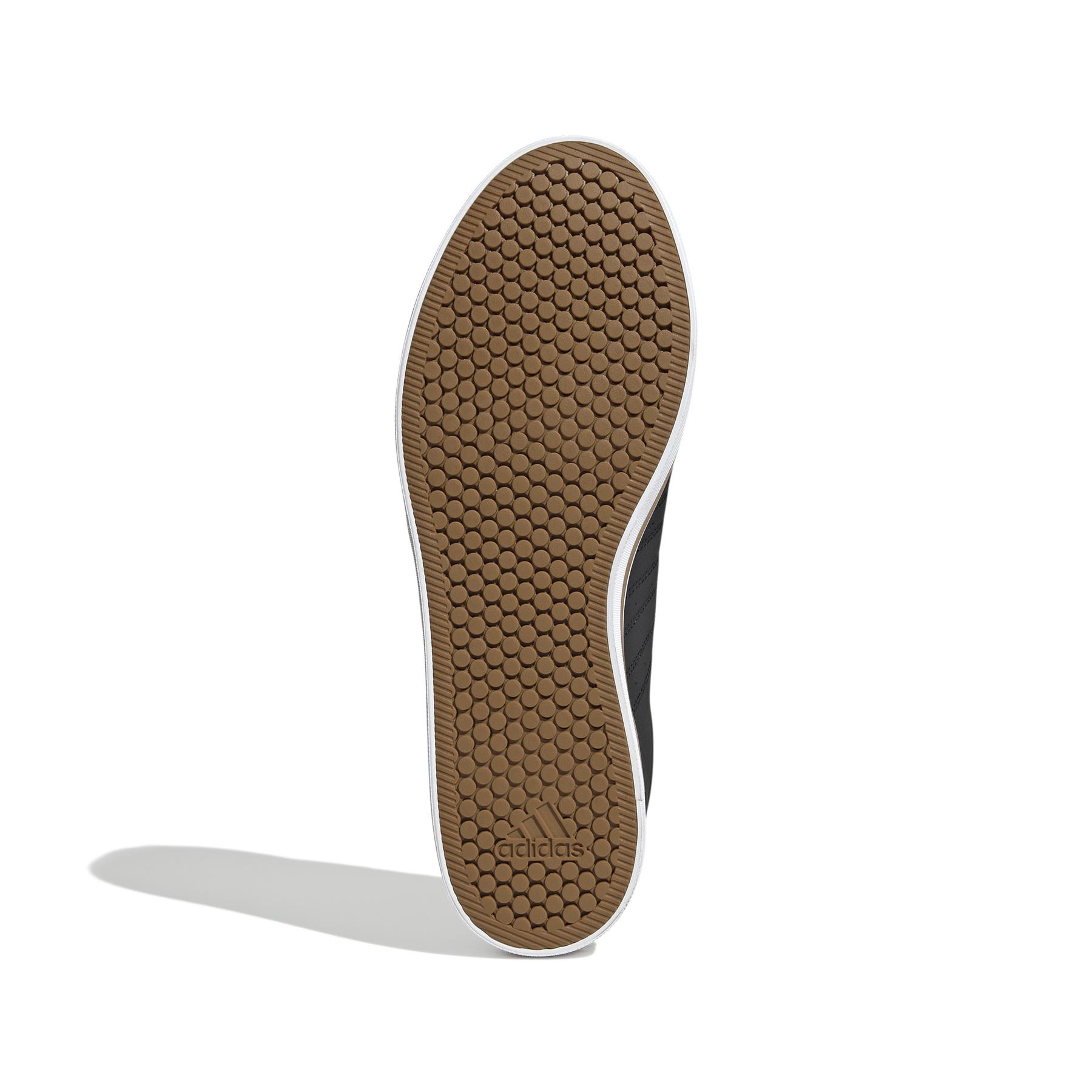 a/d/adidas_if4515_4_footwear_photography_bottom_view_white.jpg