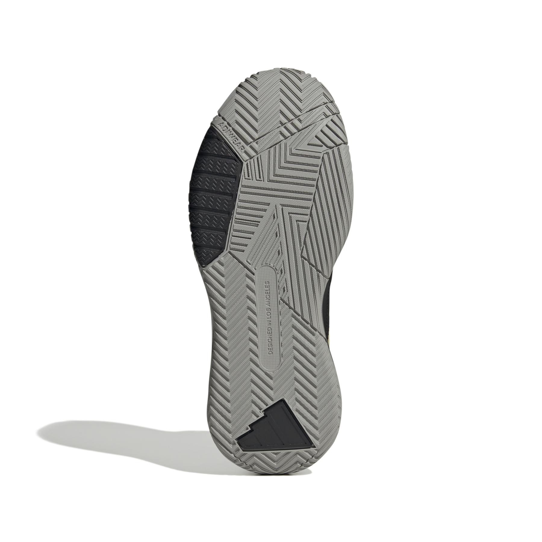 product/a/d/adidas_if4566_4_footwear_photography_bottom_view_white-nw091625.jpg
