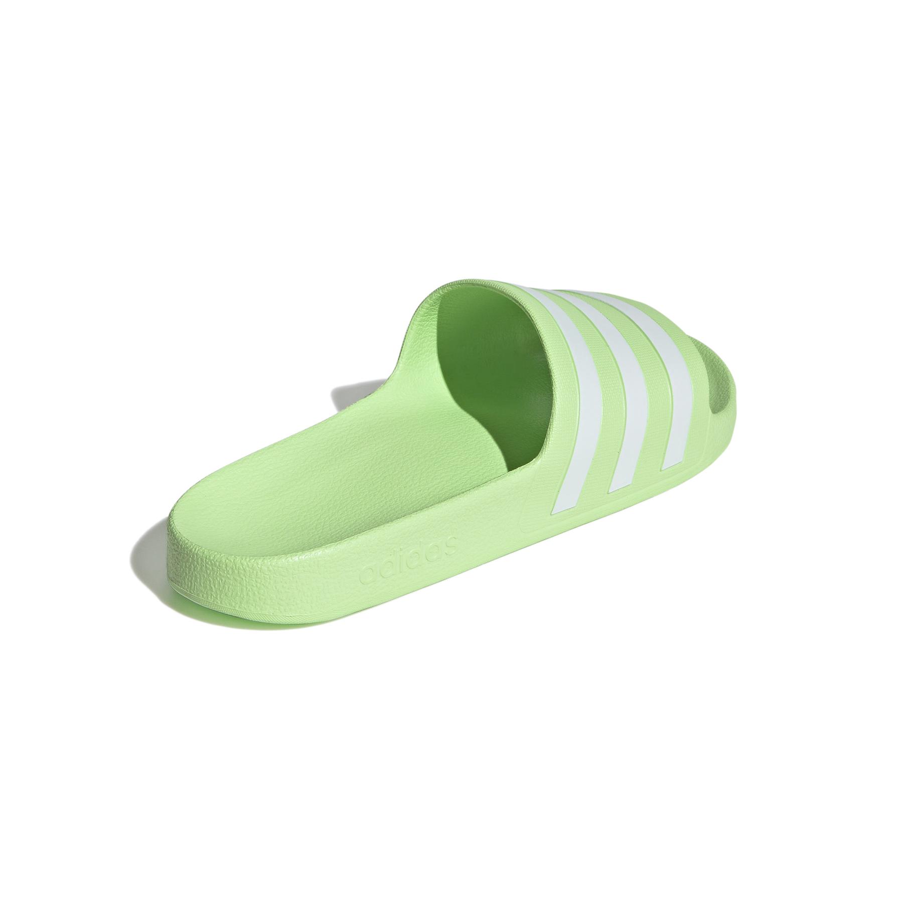 product/a/d/adidas_if6046_7_footwear_photography_back_lateral_top_view_white.jpg
