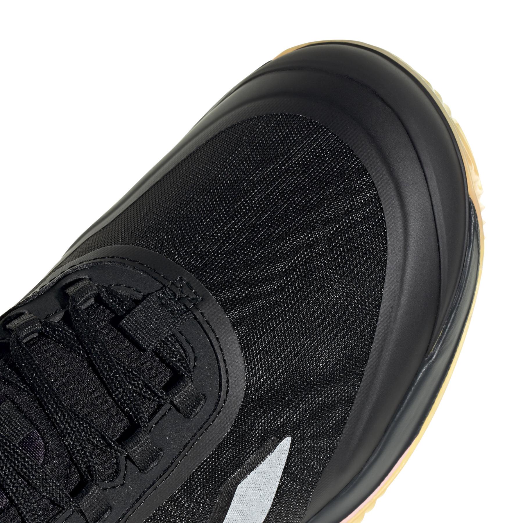 a/d/adidas_if6534_9_footwear_photography_detail_view_2_white-nw040824x.jpg