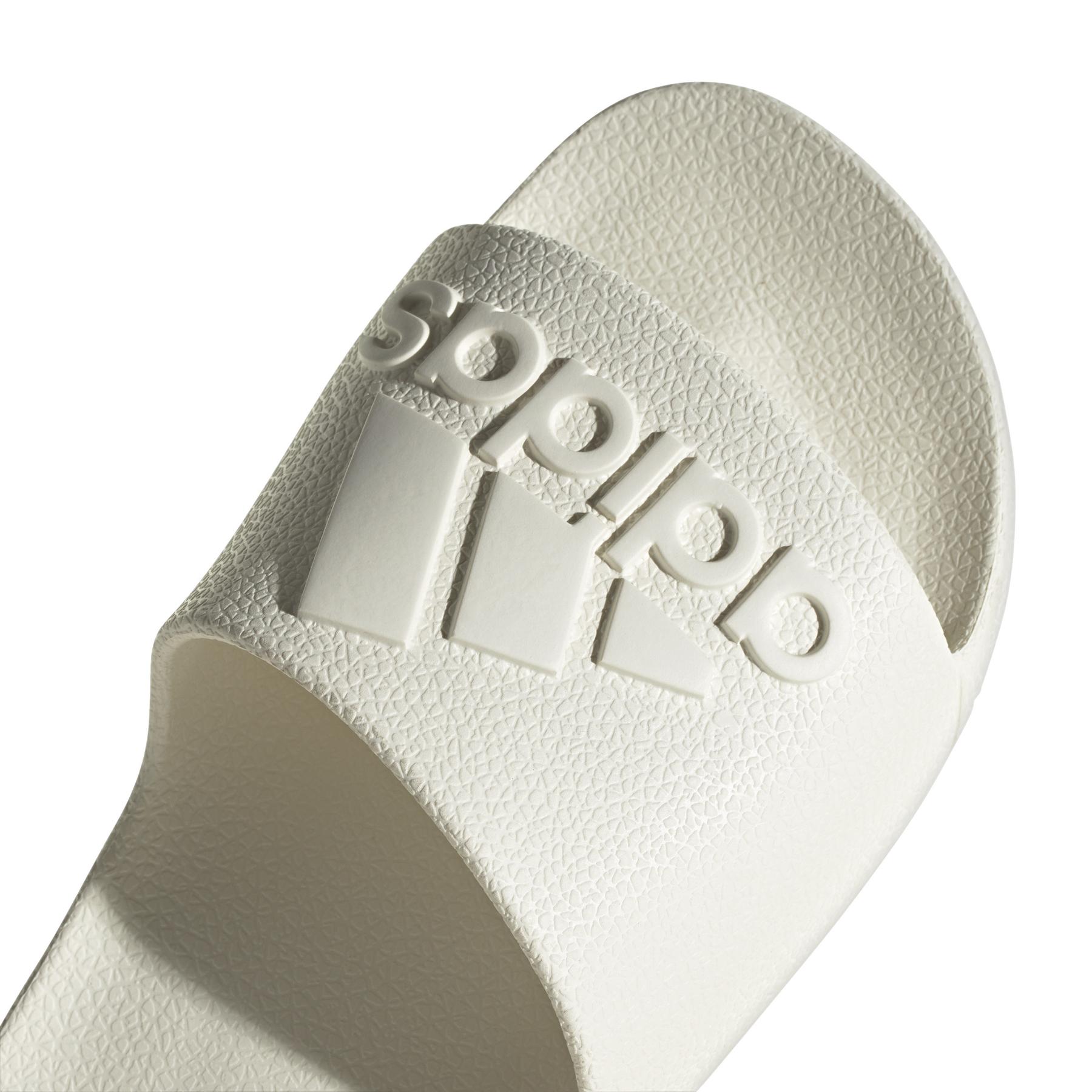a/d/adidas_if7370_8_footwear_photography_detail_view_1_white_bv.jpg