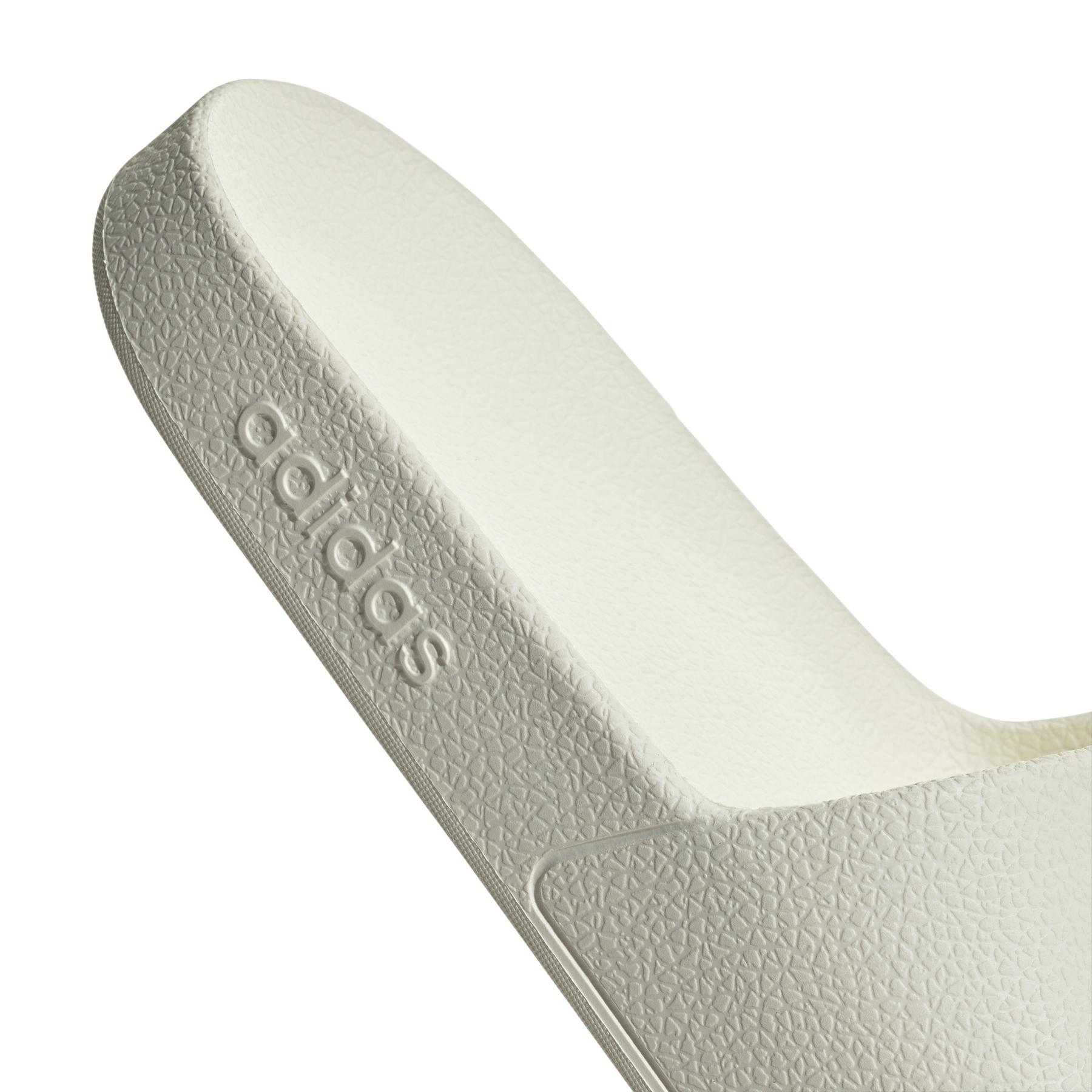 a/d/adidas_if7370_9_footwear_photography_detail_view_2_white_bv.jpg