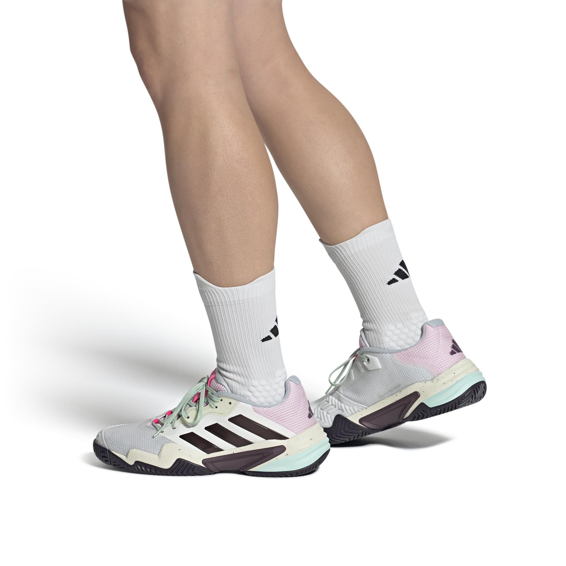 a/d/adidas_if7792_10_footwear_on_model_front_view_white-nw0324.jpg