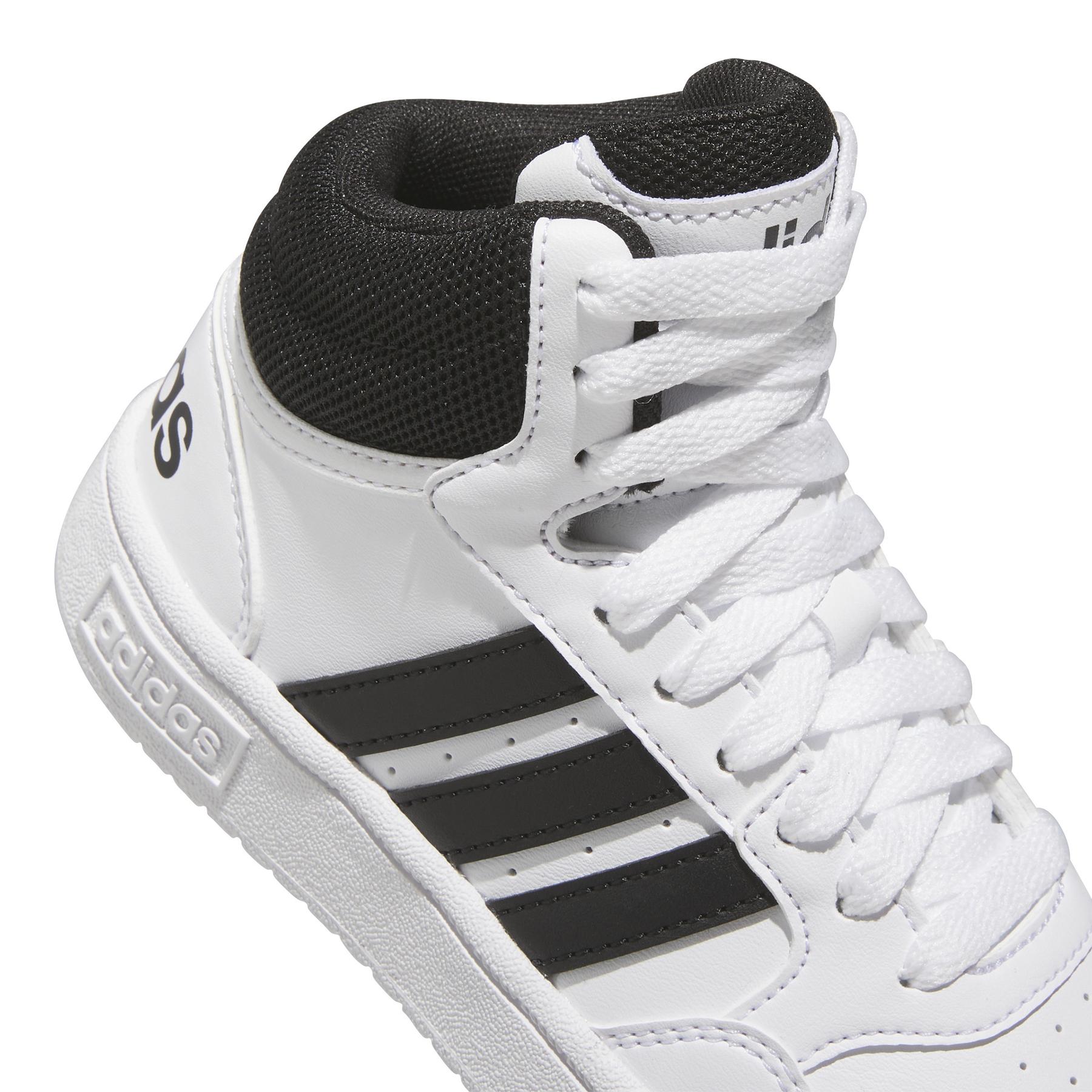 a/d/adidas_ig3715_8_footwear_photography_detail_view_1_white.jpg