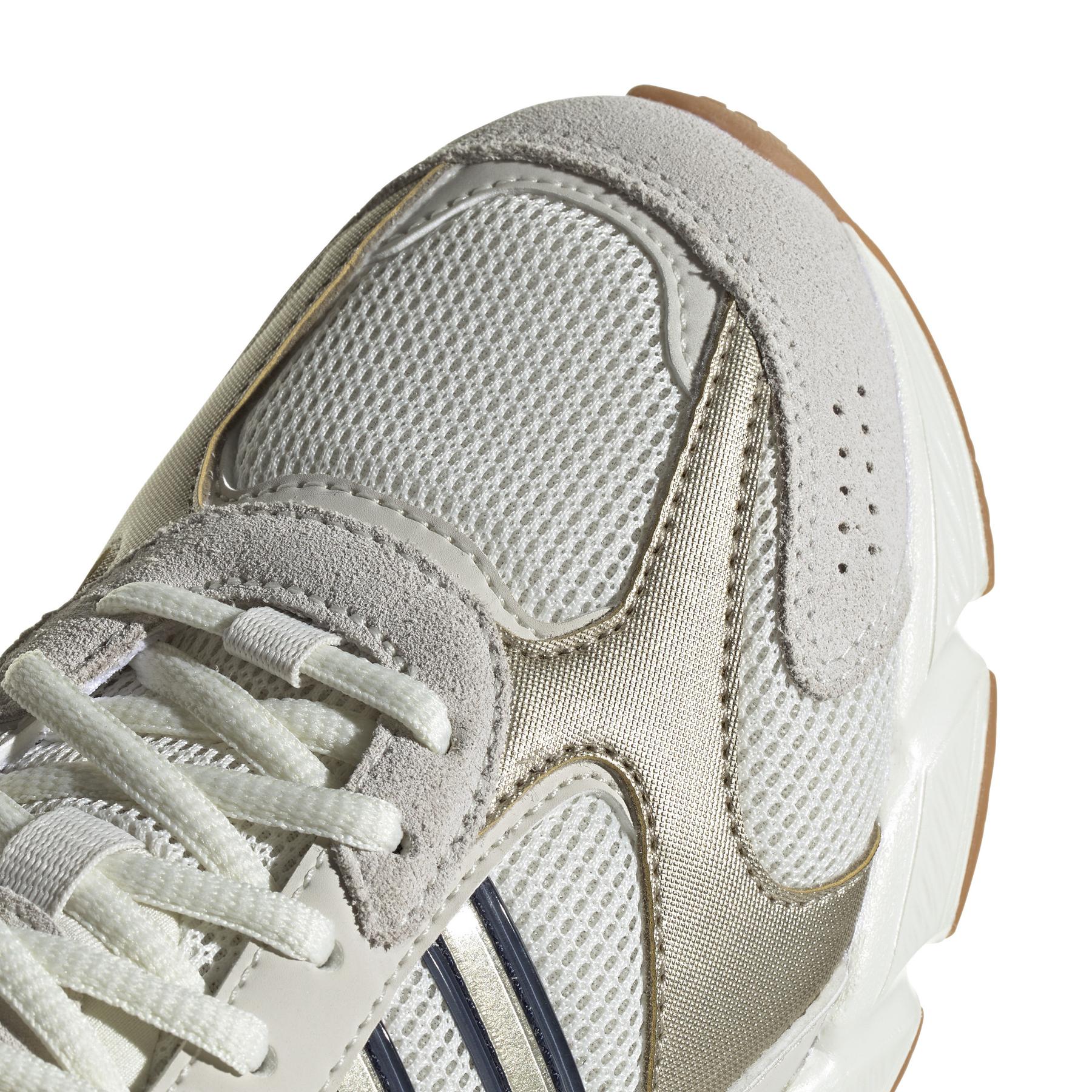 a/d/adidas_ig4346_8_footwear_photography_detail_view_1_white.jpg