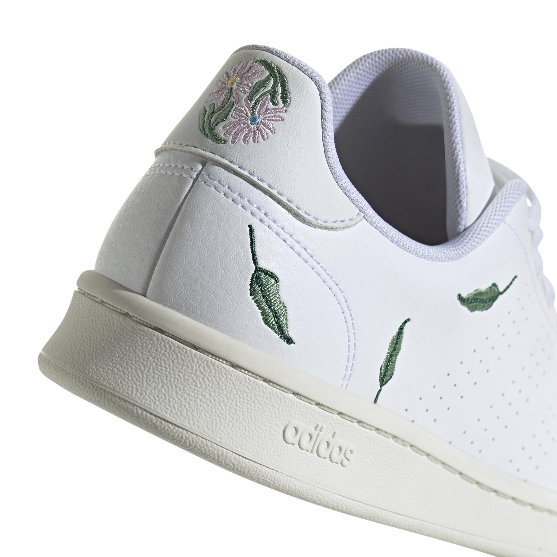 product/a/d/adidas_ig6420_9_footwear_photography_detail_view_2_white.jpg