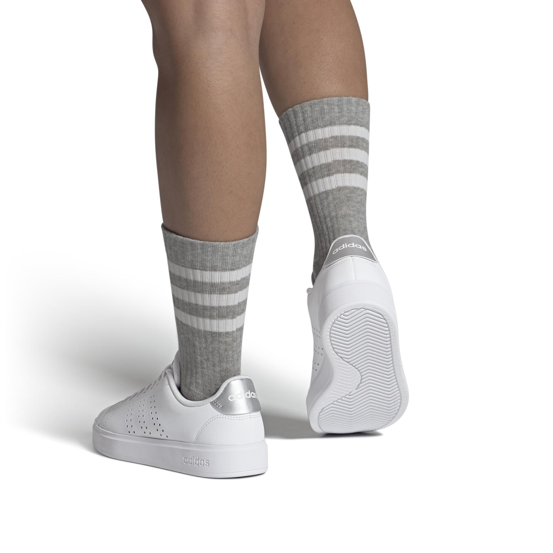 a/d/adidas_ig9175_10_footwear_on_model_front_view_white.jpg
