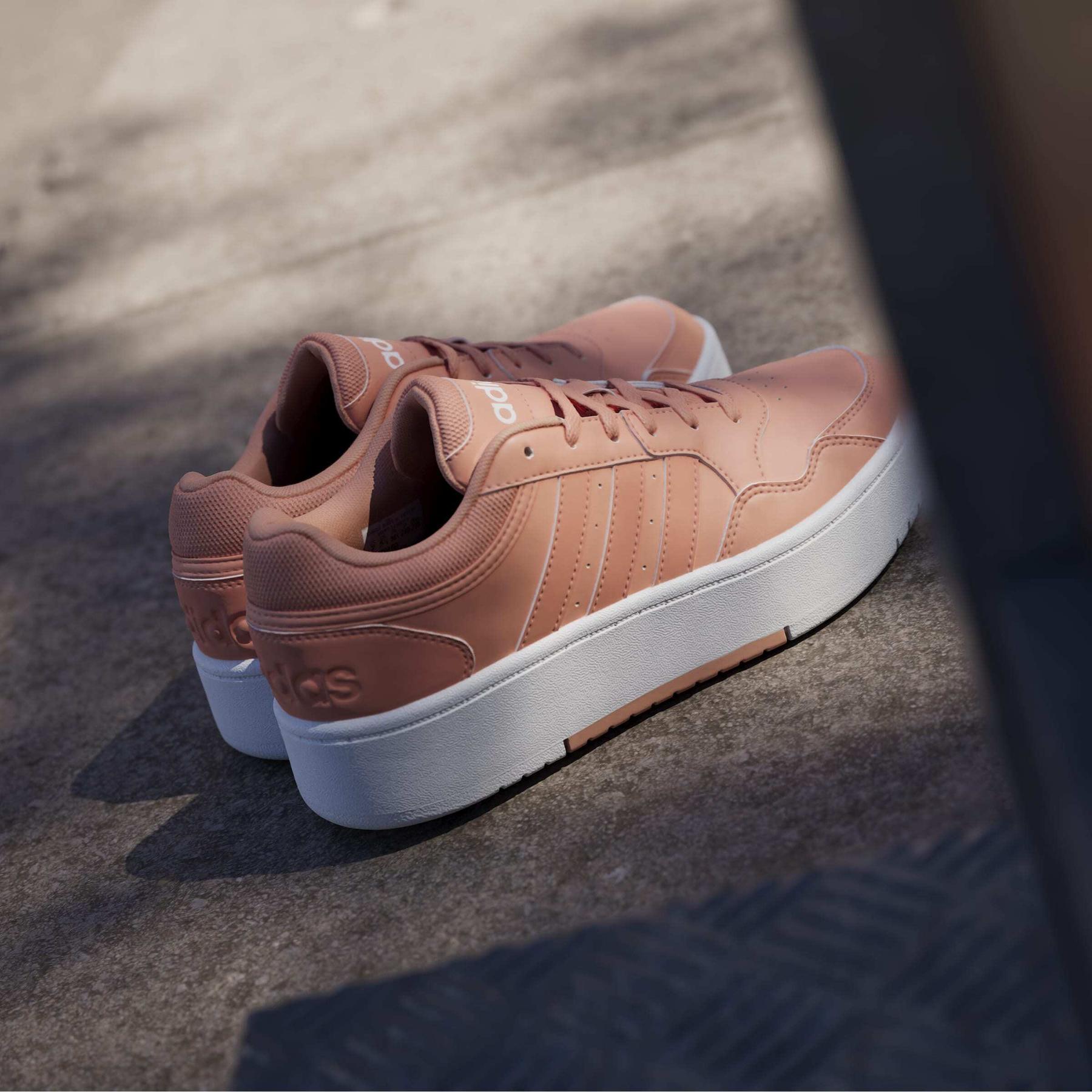 product/a/d/adidas_ih0184_17_footwear_photography_heromrktng_view_6-nw091625.jpg