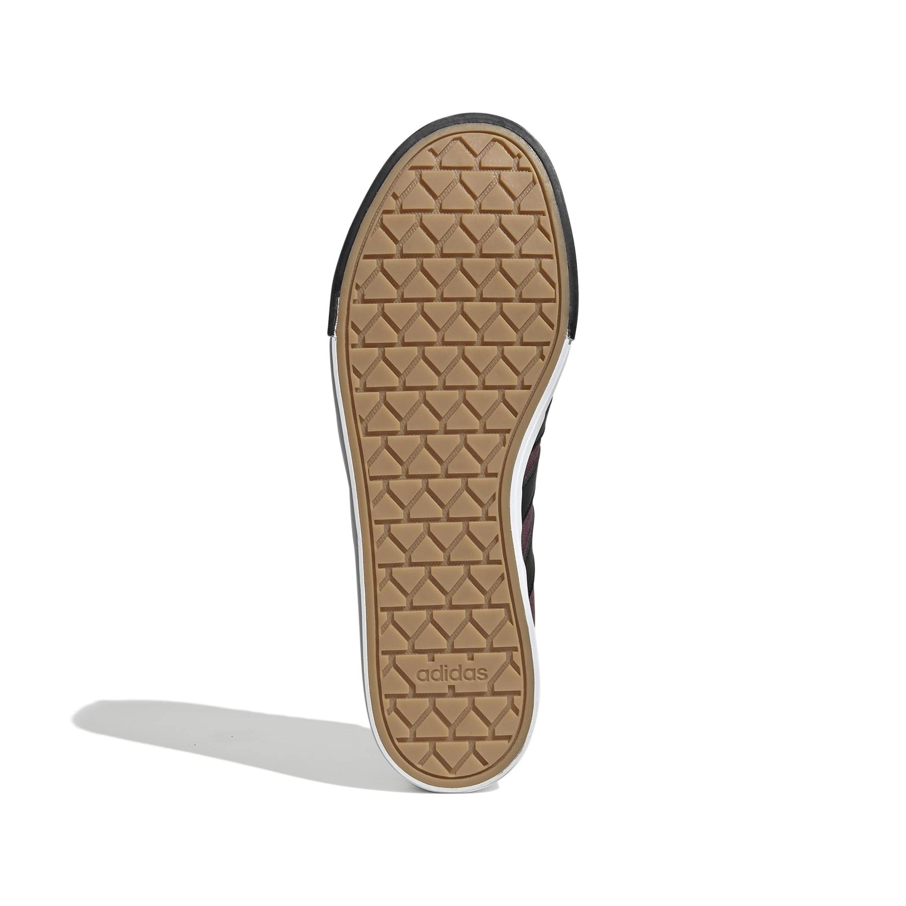 product/a/d/adidas_ih0316_4_footwear_photography_bottom_view_white-nw091625.jpg
