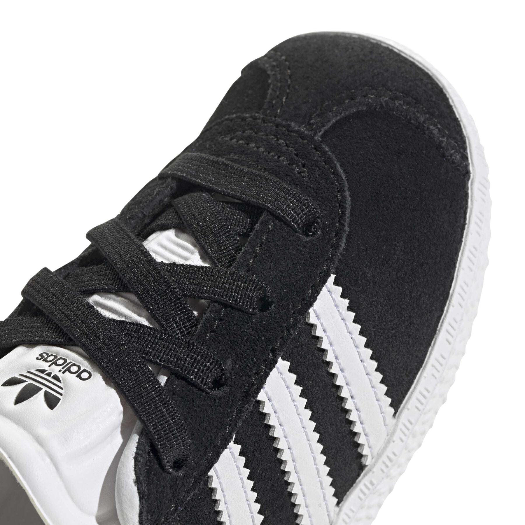 product/a/d/adidas_ih0338_8_footwear_photography_detail_view_1_white.jpg