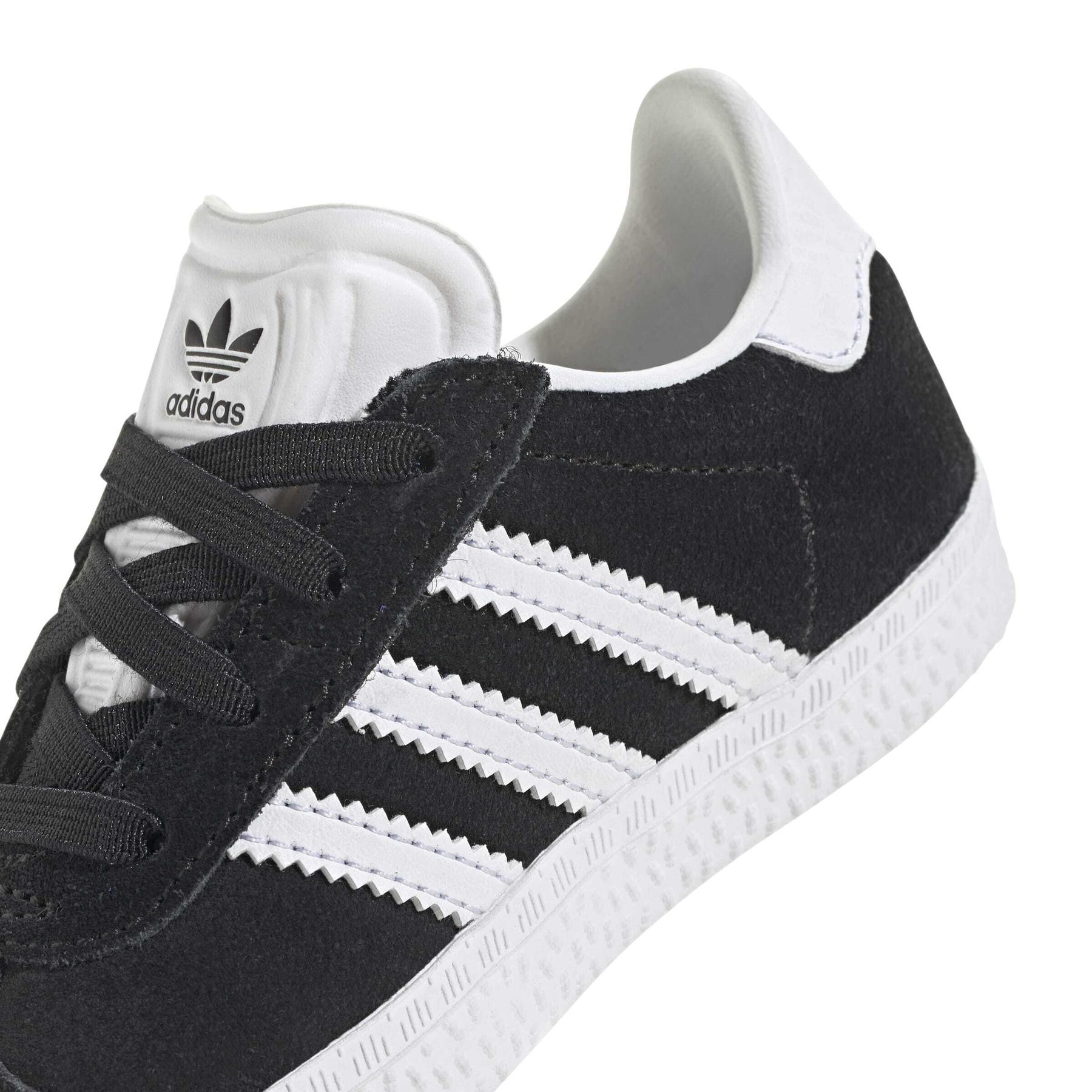 product/a/d/adidas_ih0338_9_footwear_photography_detail_view_2_white.jpg
