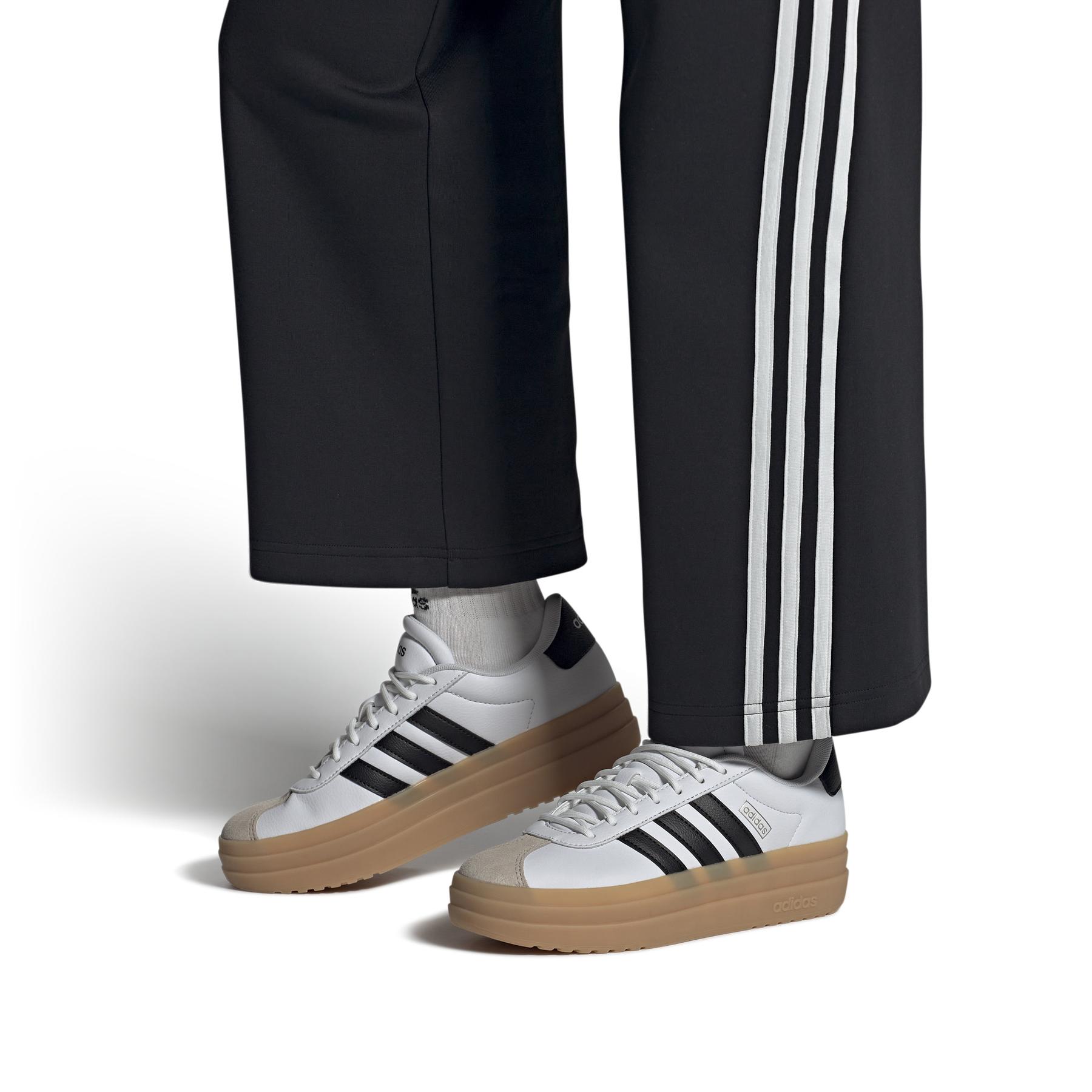 a/d/adidas_ih3083_10_footwear_on_model_front_view_whiterep2.jpg
