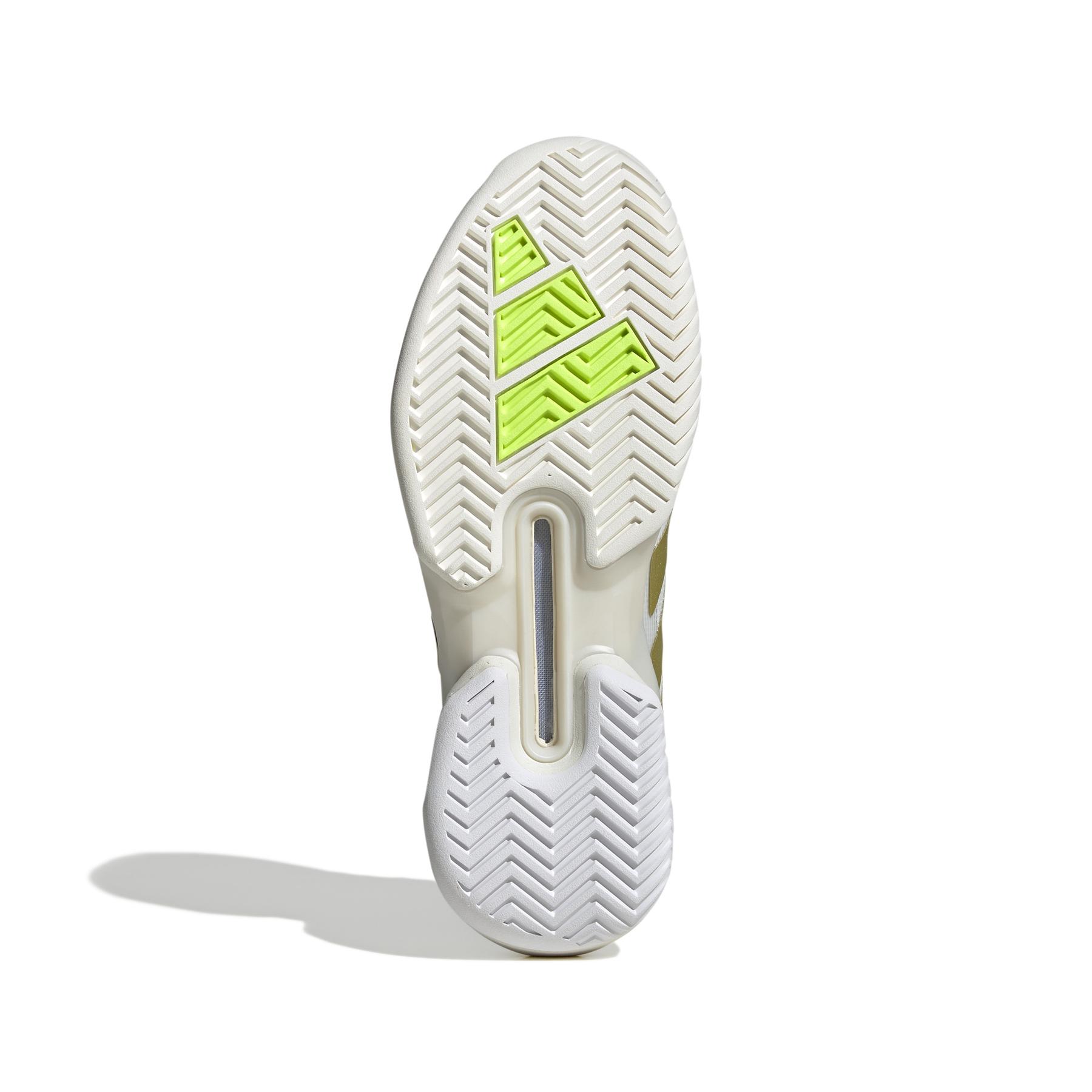a/d/adidas_ih3087_4_footwear_photography_bottom_view_white.jpg