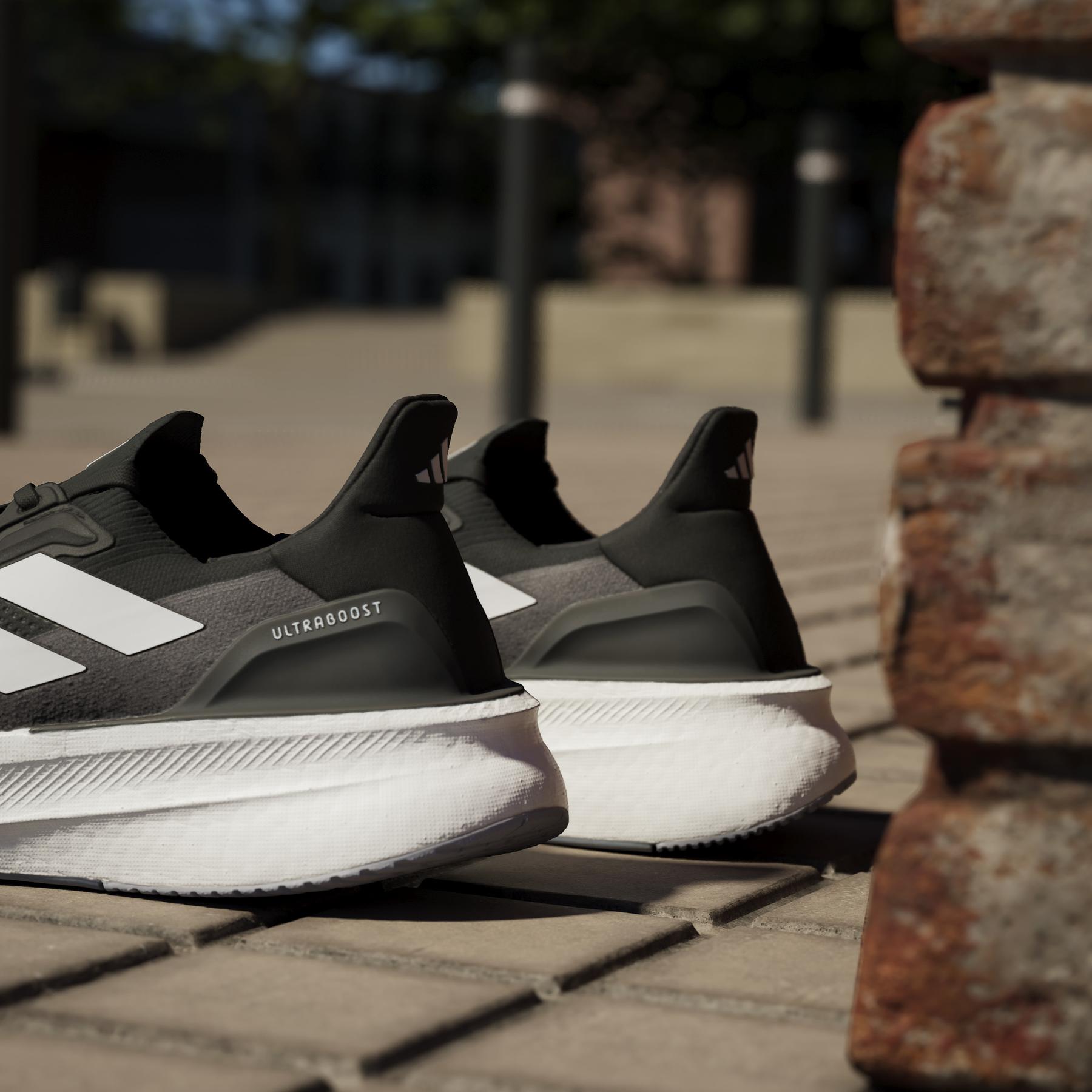 a/d/adidas_ih3110_25_footwear_photography_heromrktng_view_10.jpg