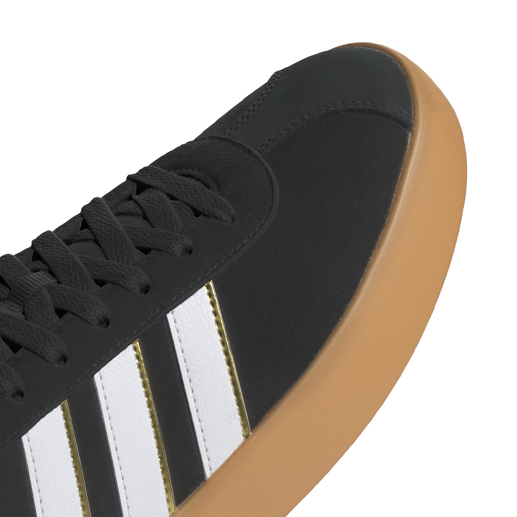 a/d/adidas_ih4789_8_footwear_photography_detail_view_1_white.jpg