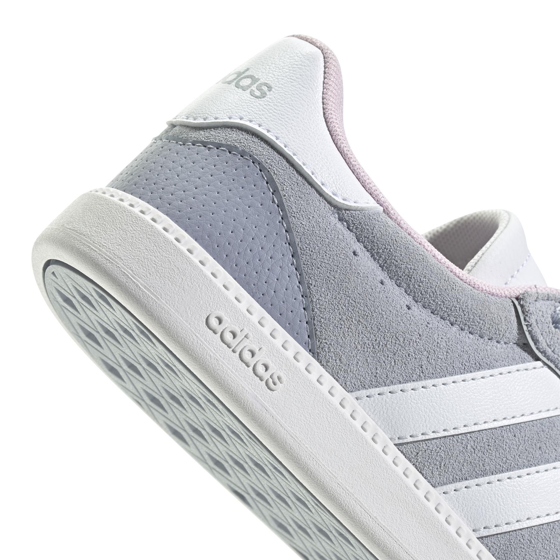 a/d/adidas_ih5465_9_footwear_photography_detail_view_2_white.jpg