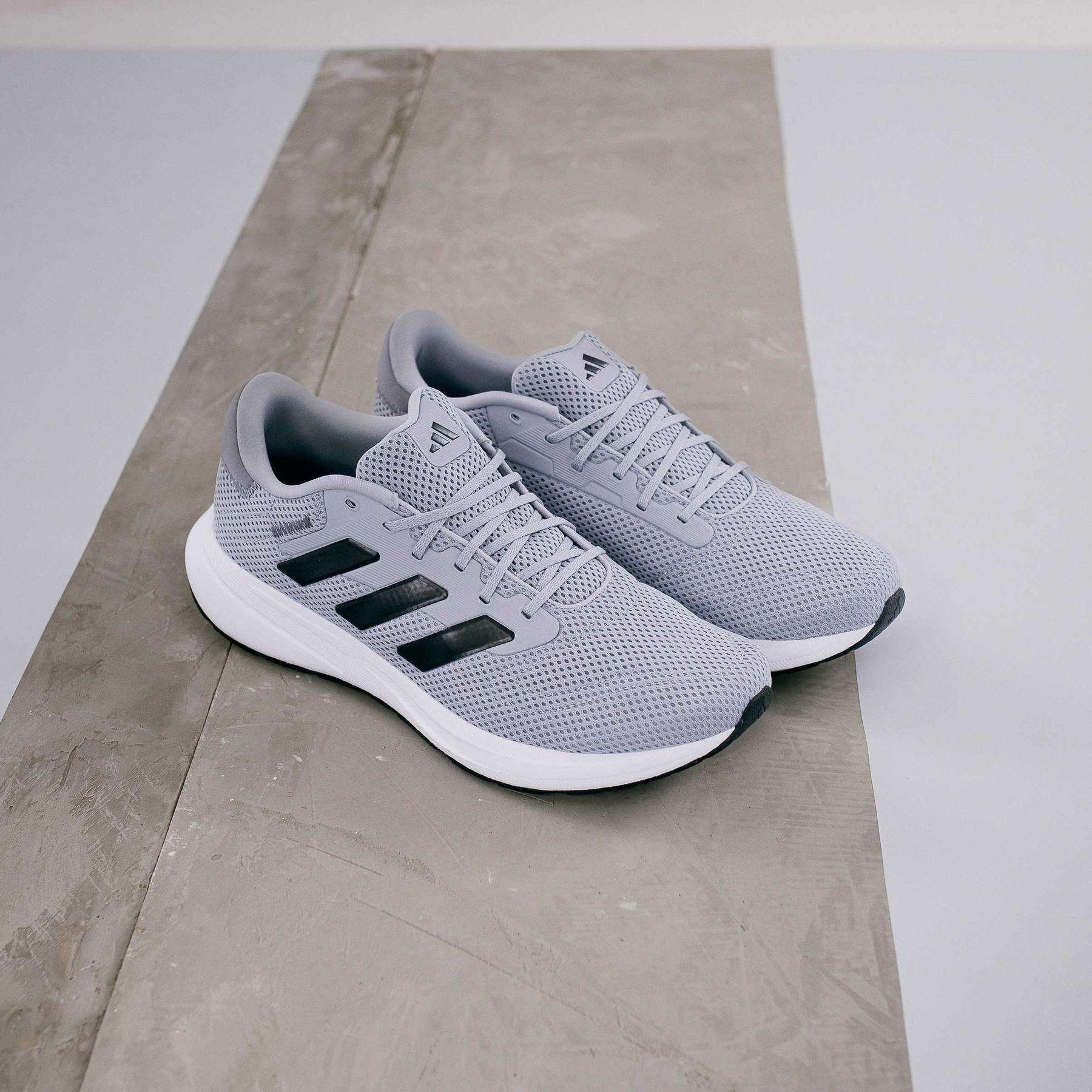 product/a/d/adidas_ih6102_12_footwear_photography_heromrktng_view_1-nw091625.jpg