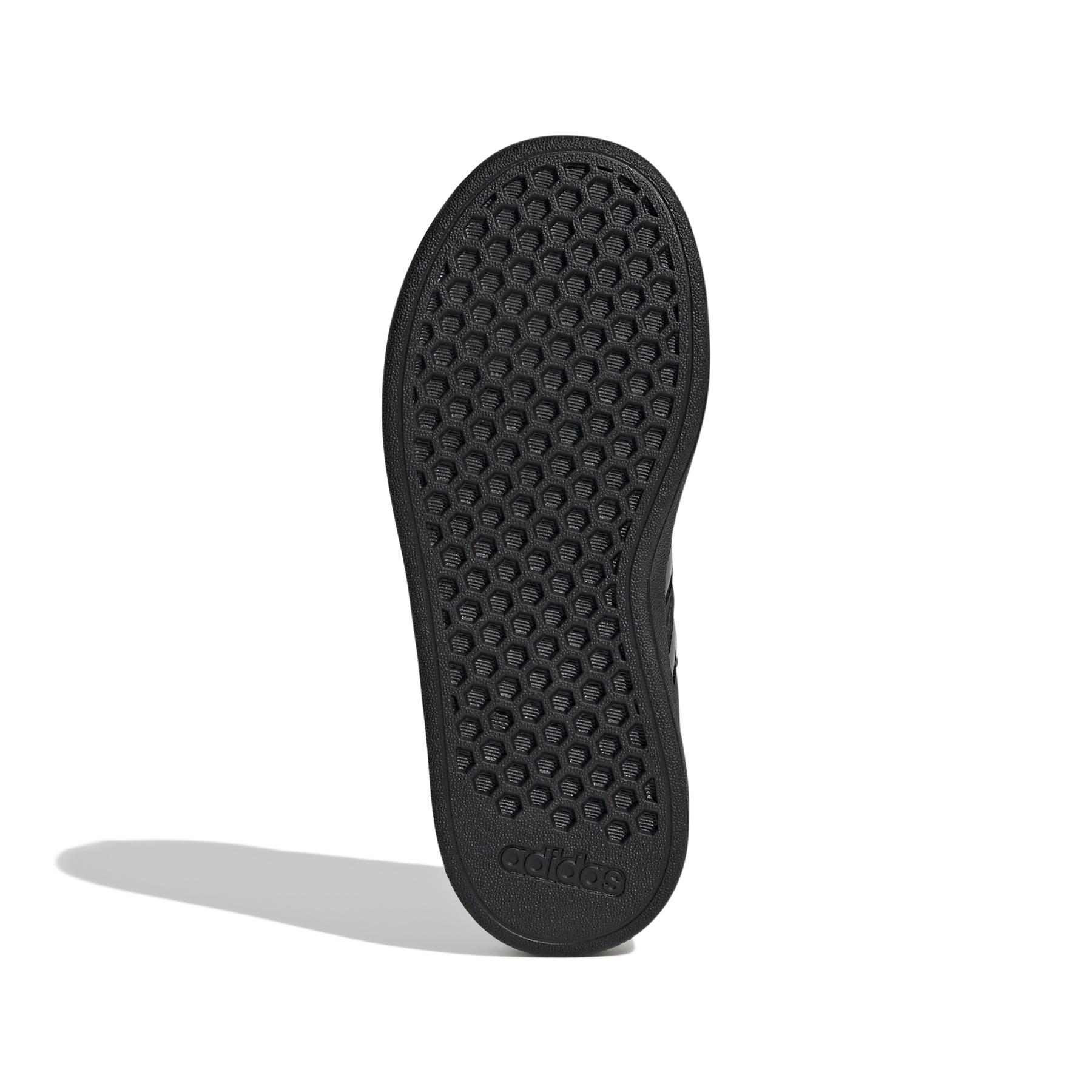 a/d/adidas_ih7533_4_footwear_photography_bottom_view_white.jpg