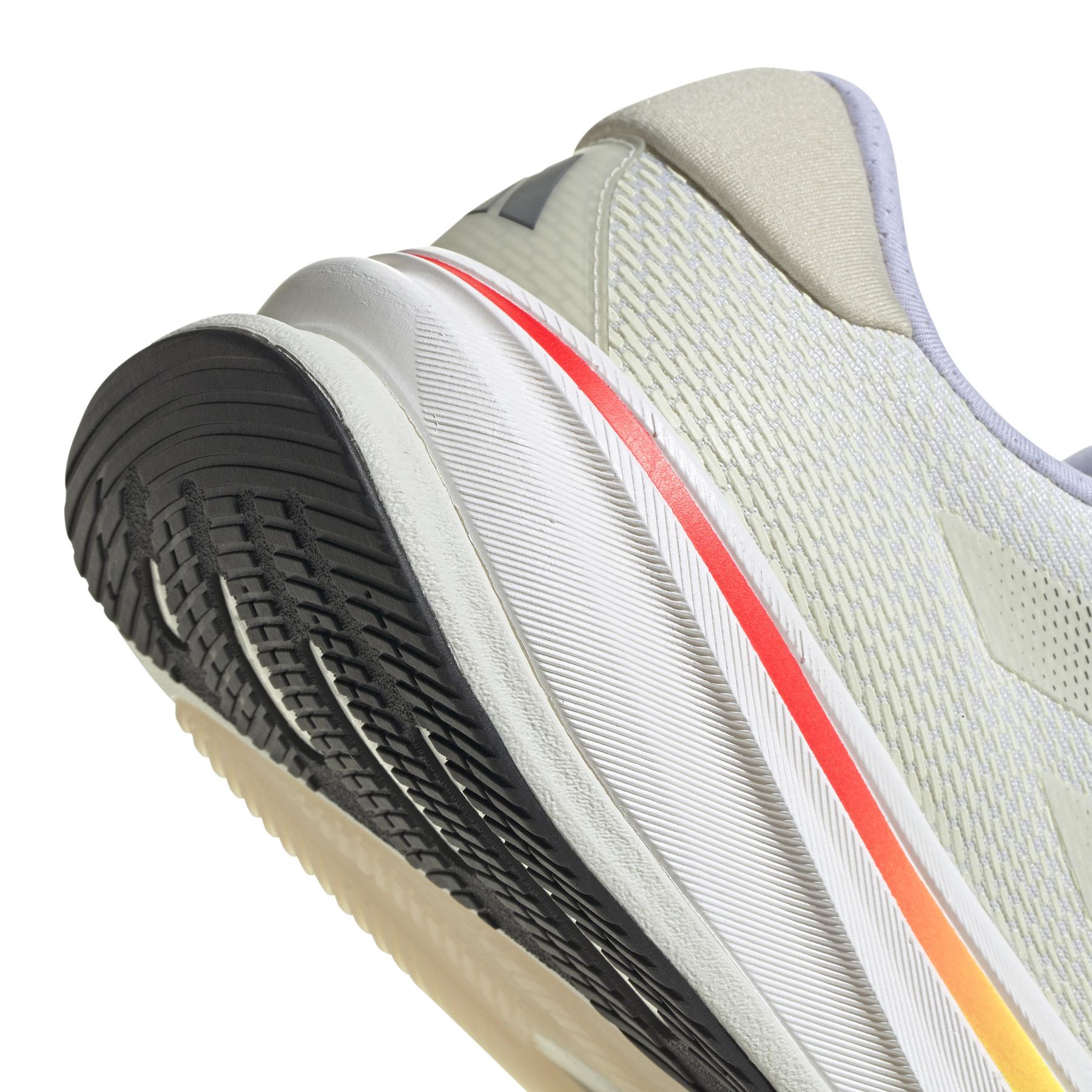 a/d/adidas_ih7613_8_footwear_photography_detail_view_1_white-nw040524x.jpg