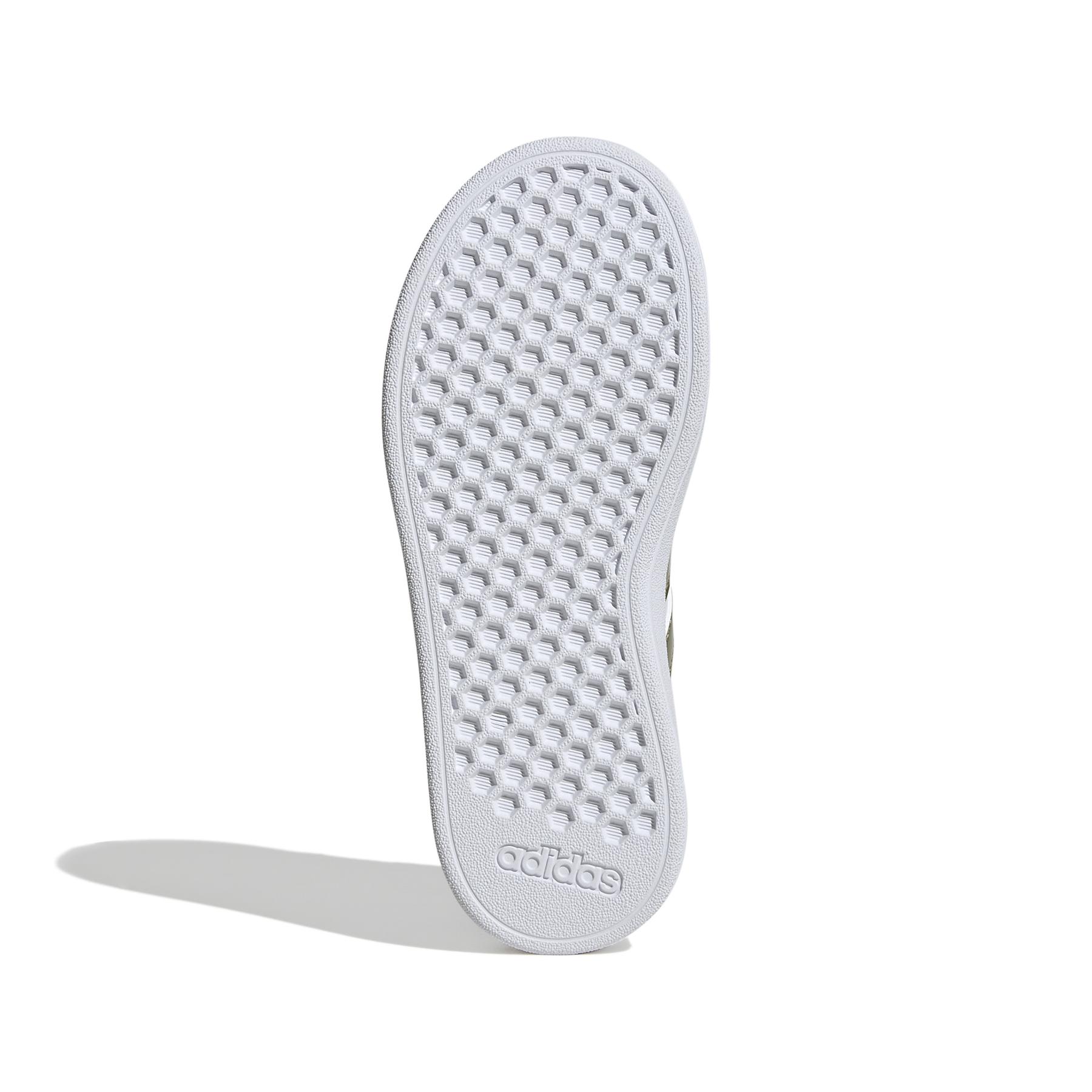 a/d/adidas_ih8034_4_footwear_photography_bottom_view_white.jpg