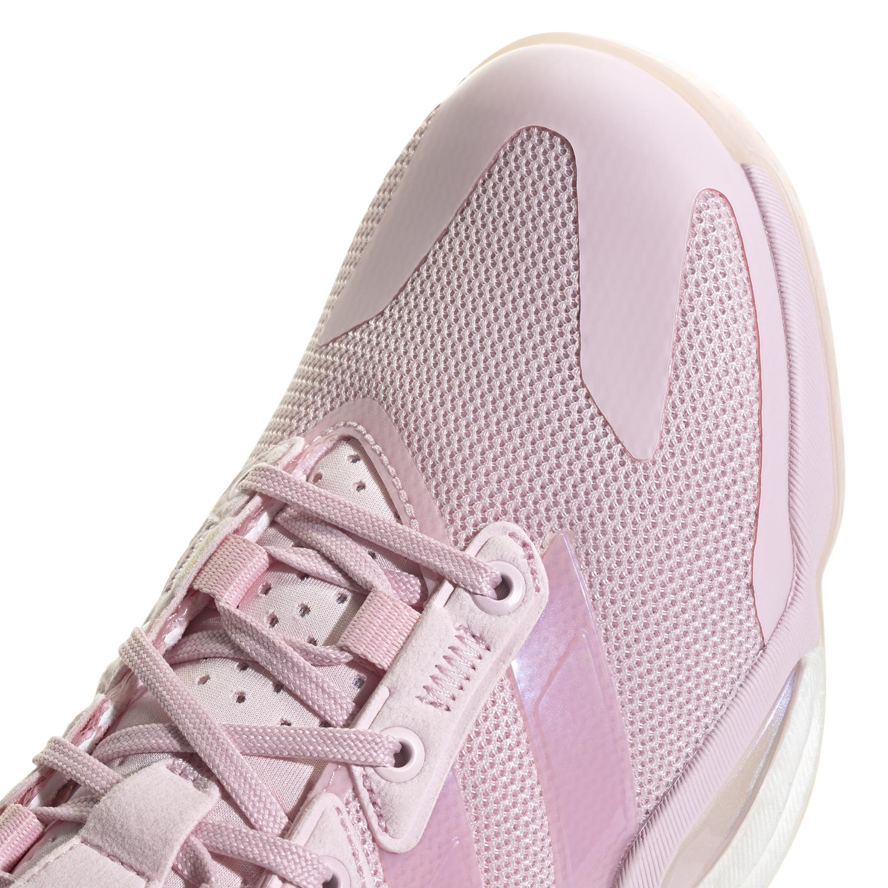 a/d/adidas_ih8117_8_footwear_photography_detail_view_1_white.jpg