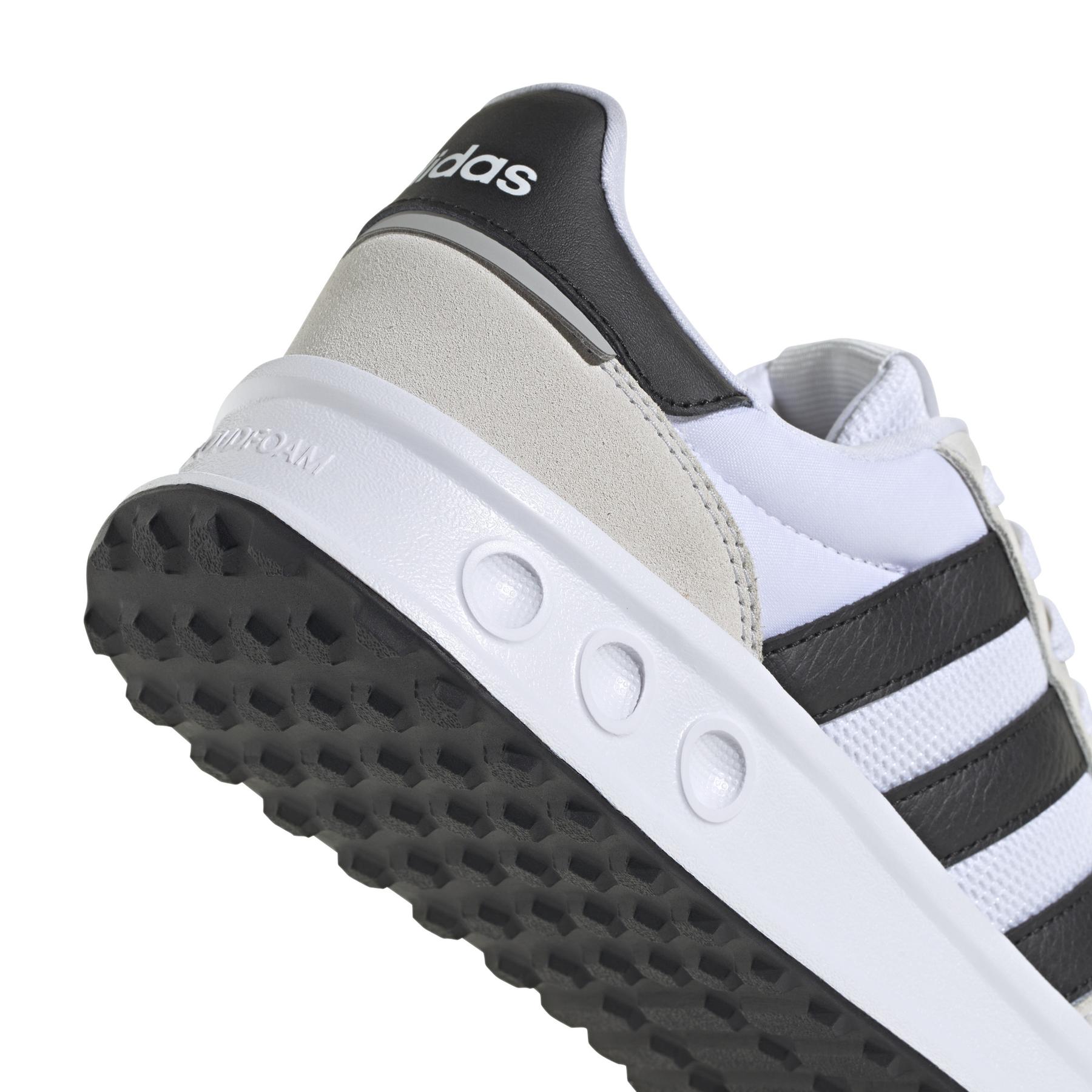 product/a/d/adidas_ih8612_8_footwear_photography_detail_view_1_white.jpg