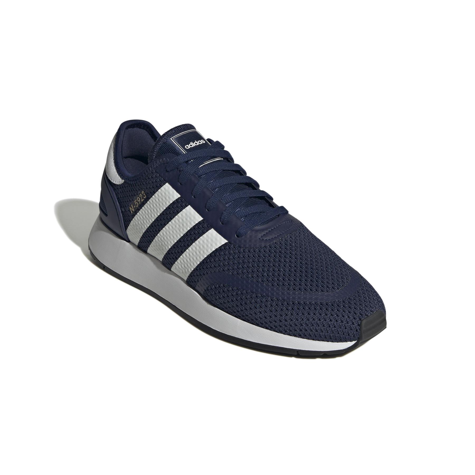 a/d/adidas_ih8873_6_footwear_photography_front_lateral_top_view_white.jpg