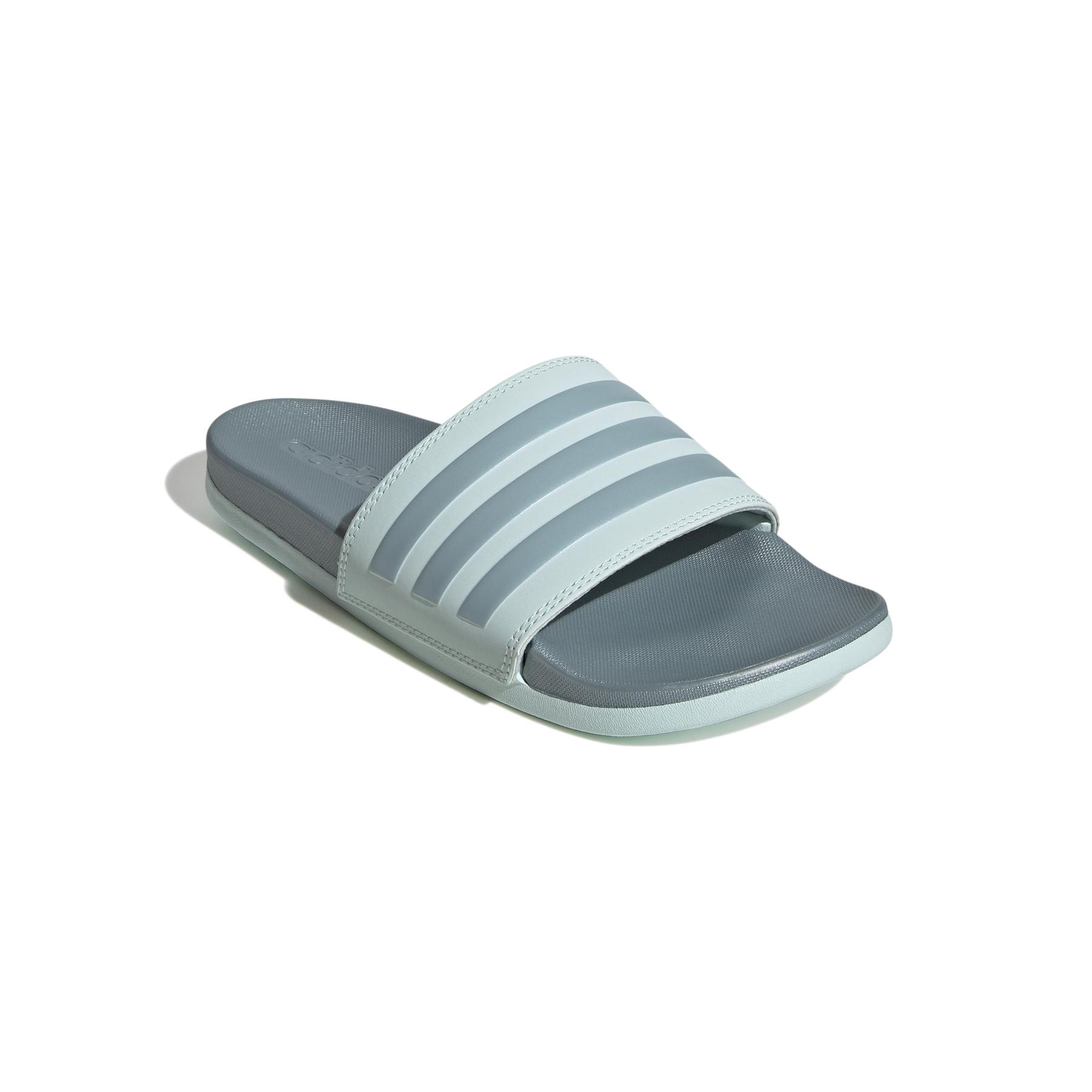 a/d/adidas_ii0011_6_footwear_photography_front_lateral_top_view_white.jpg