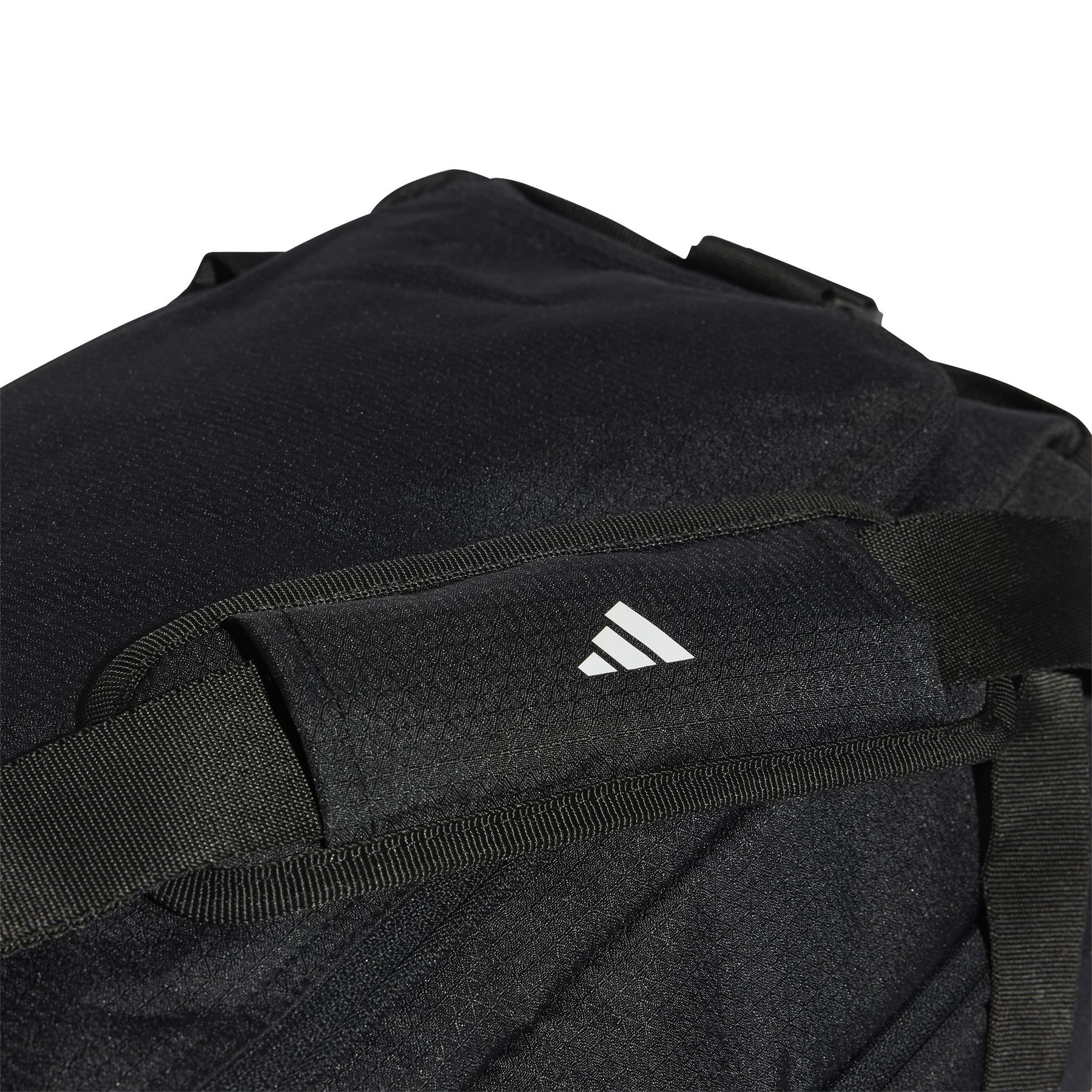 product/a/d/adidas_ip9862_6_hardware_photography_detail_view_2_white.jpg