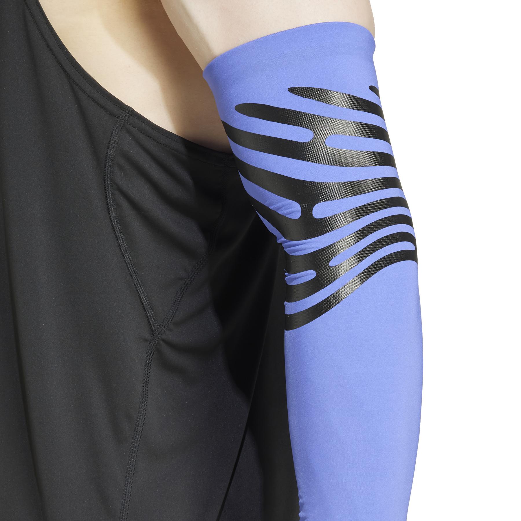 a/d/adidas_is5689_6_apparel_on_model_detail_view_2_white.jpg