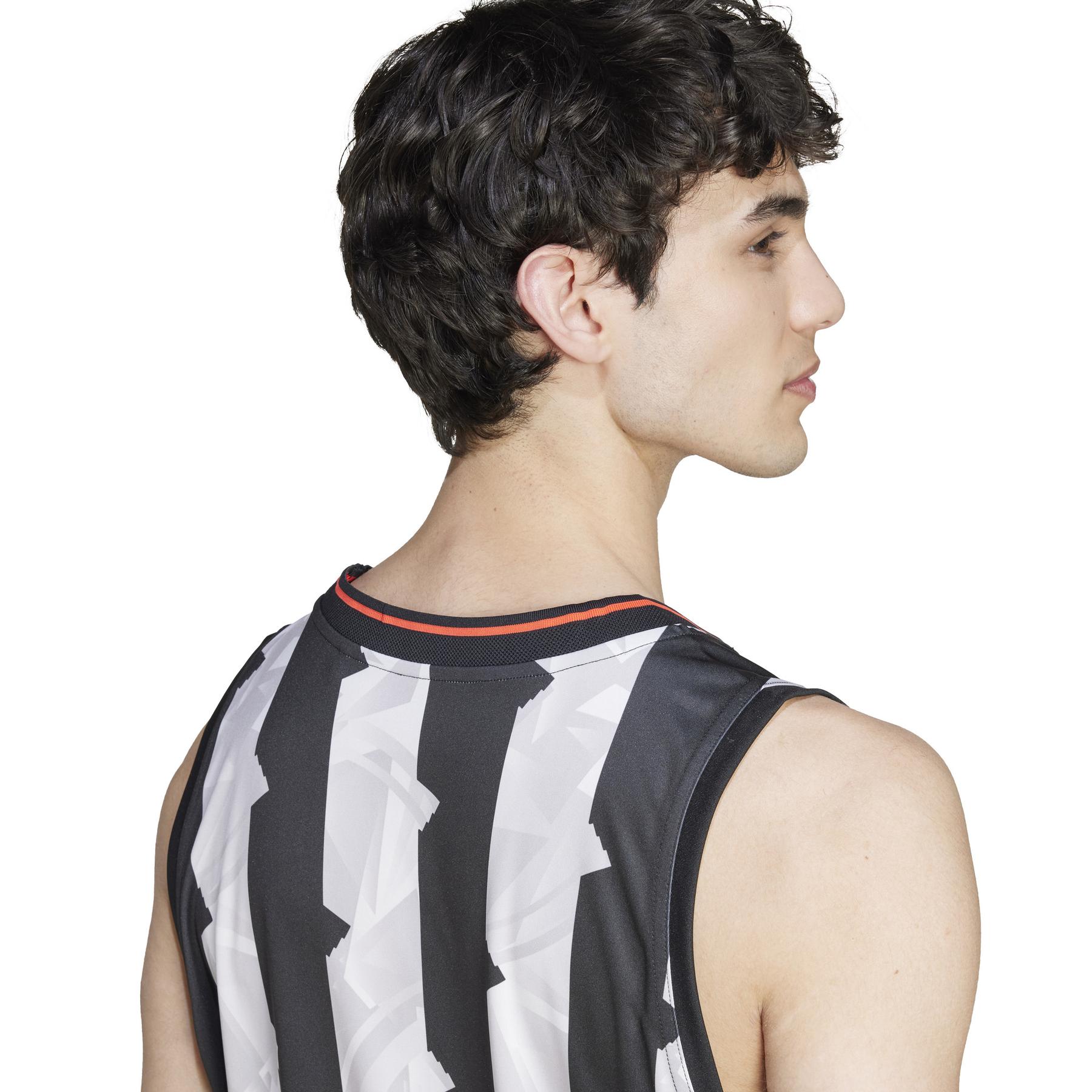 product/a/d/adidas_iw3572_8_apparel_on_model_detail_view_1_white.jpg