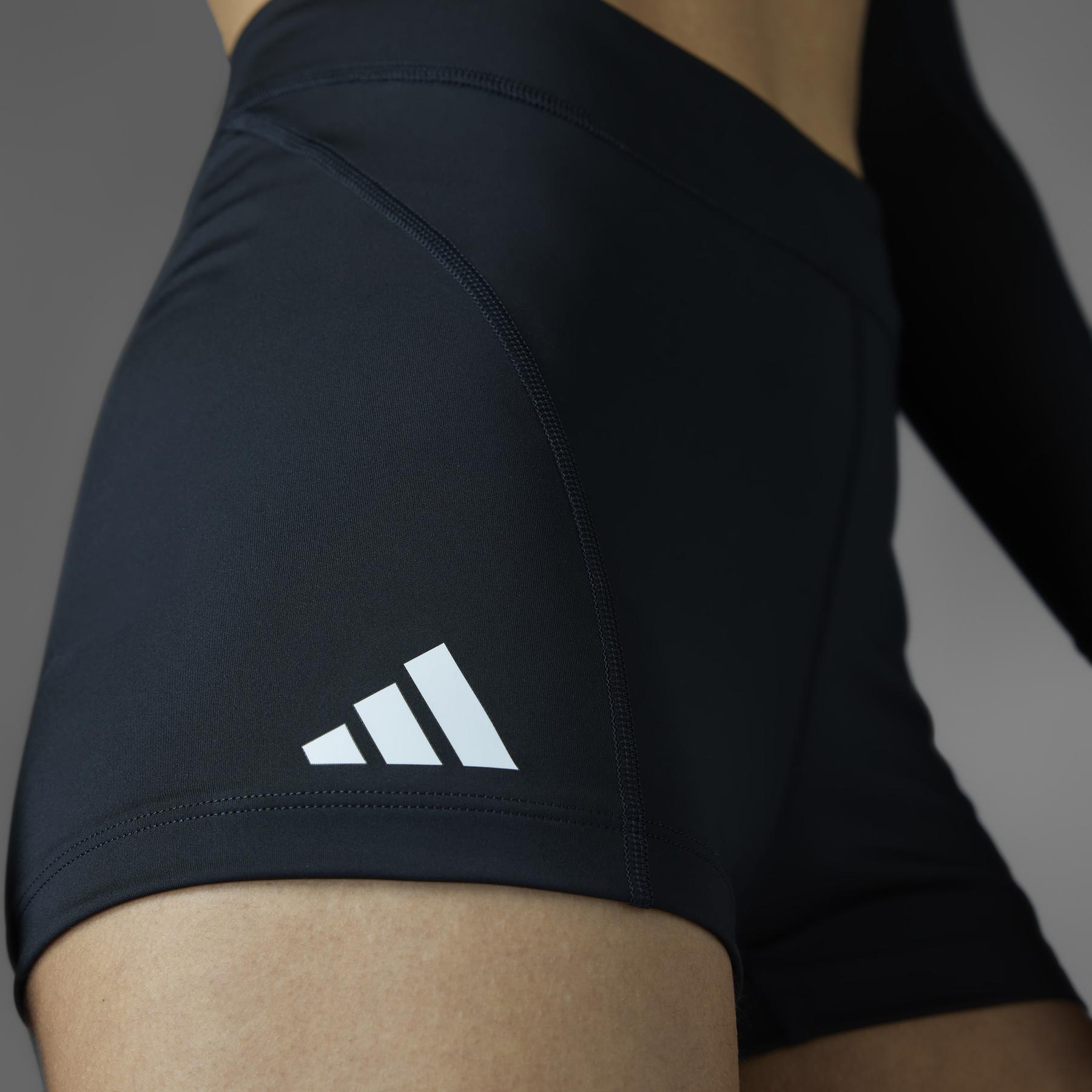 product/a/d/adidas_iy7847_12_apparel_photography_heromrktng_view_5.jpg