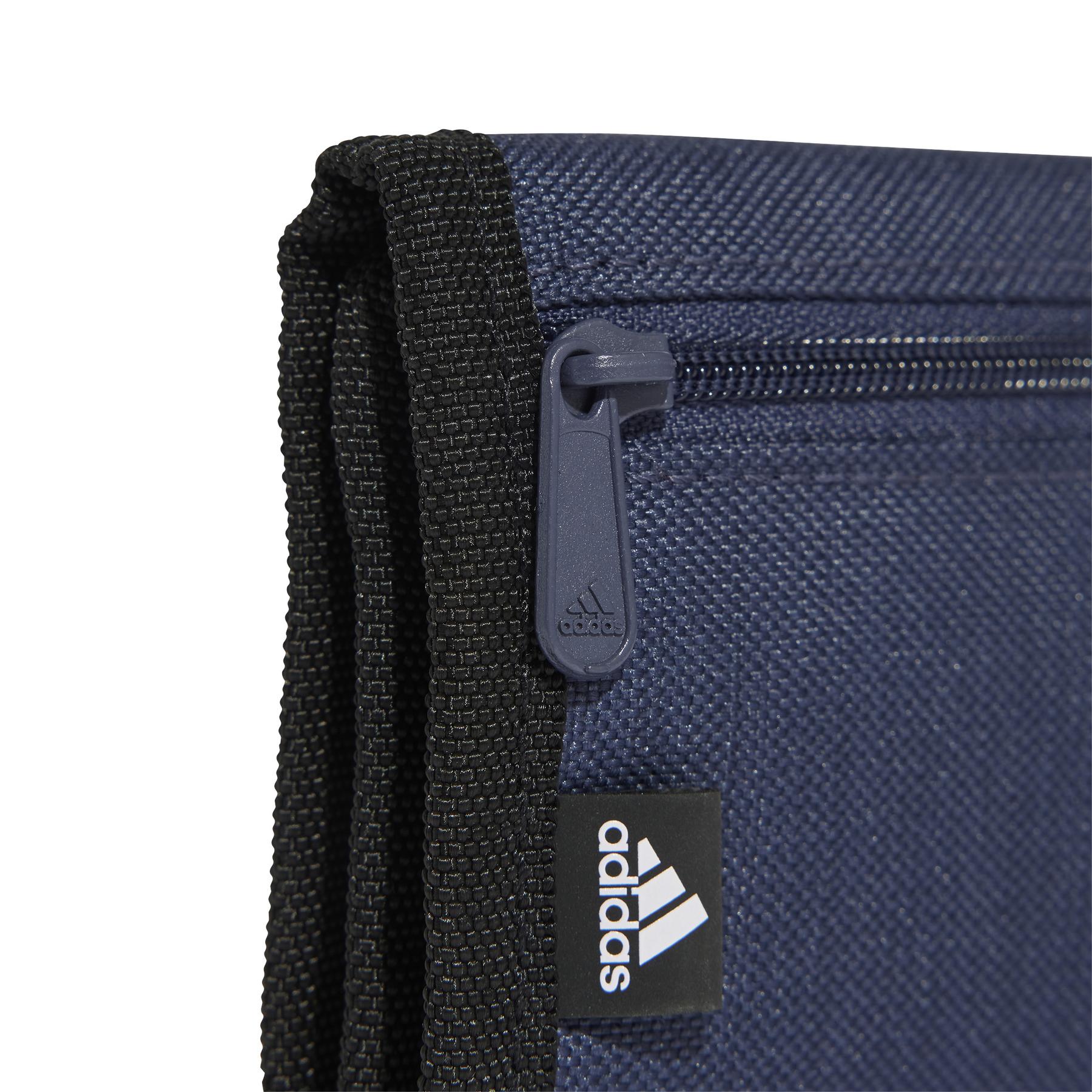 product/a/d/adidas_je9476_5_hardware_photography_detail_view_2_white.jpg