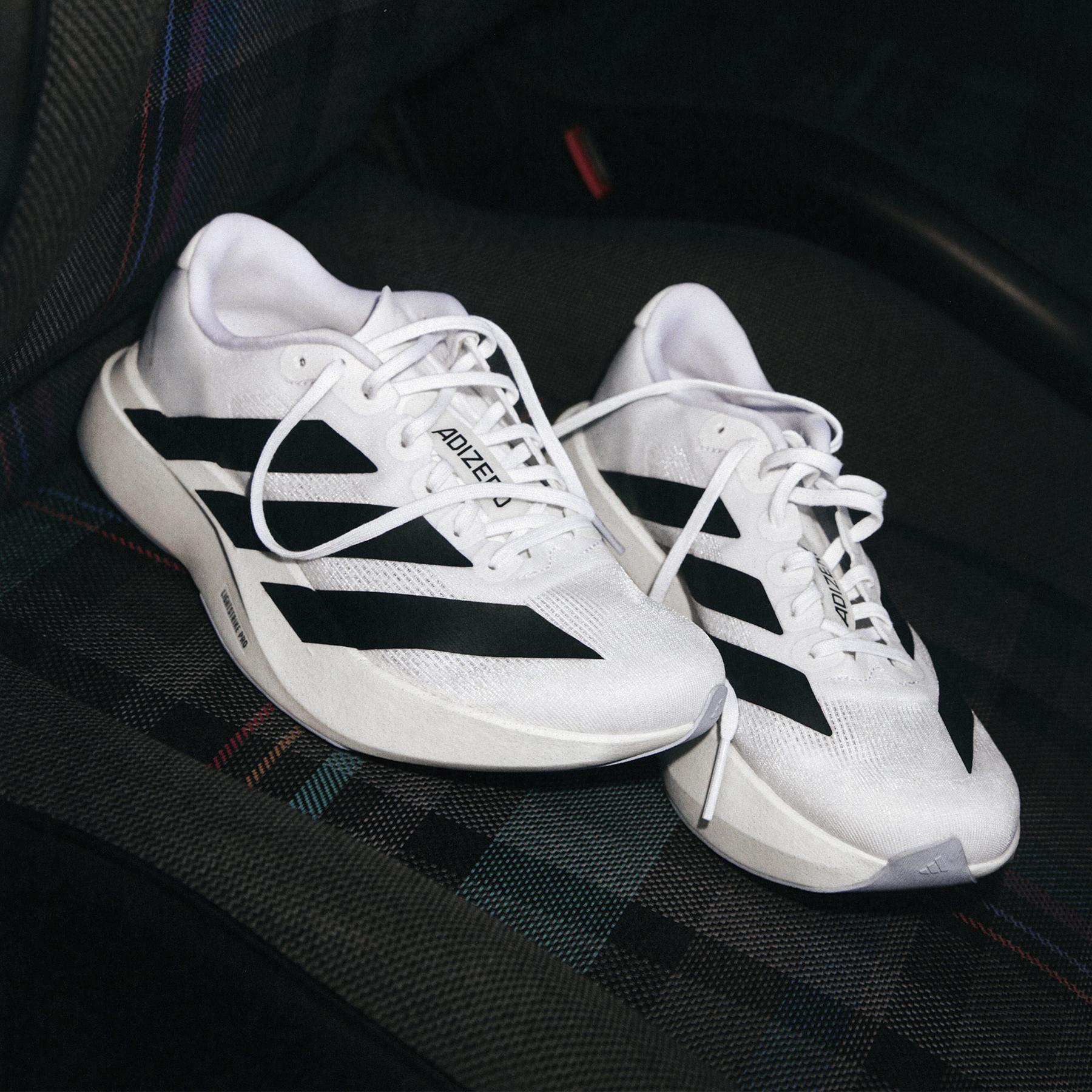 a/d/adidas_jh6206_15_footwear_photography_heromrktng_view_2-nw111924.jpg