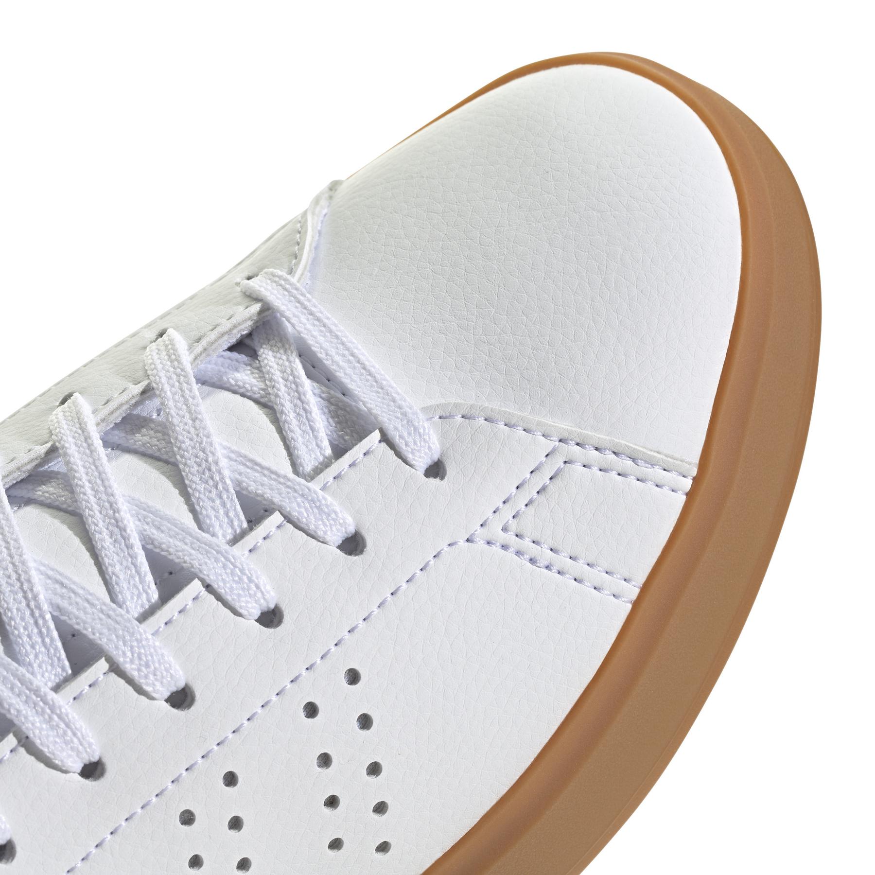 a/d/adidas_jh6855_8_footwear_photography_detail_view_1_white.jpg